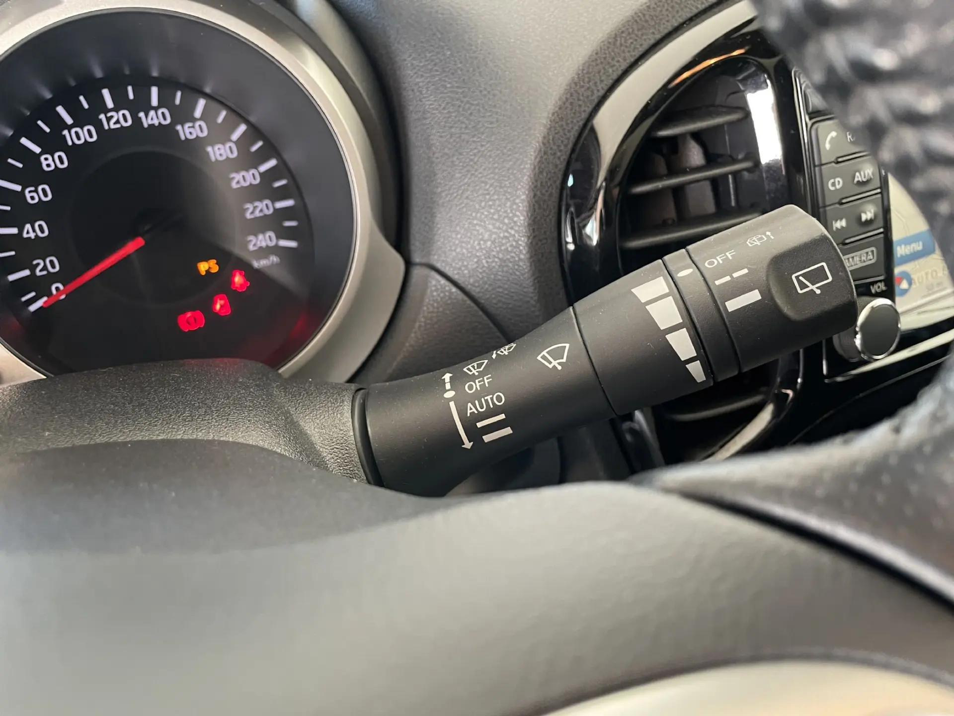 Nissan Juke 1.5 dCi Tekna Pack Exterior 2 Black Tokyo 22