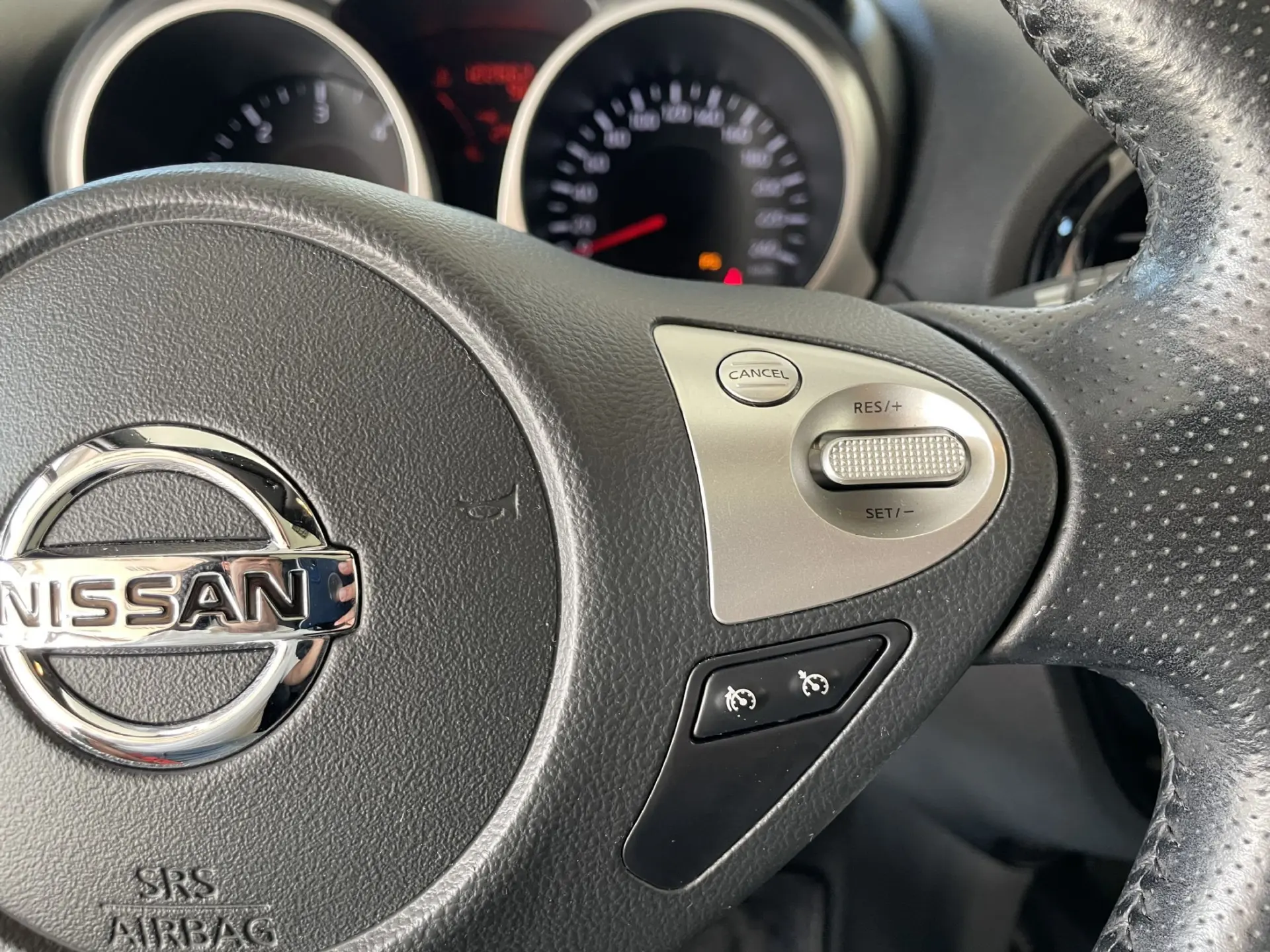 Nissan Juke 1.5 dCi Tekna Pack Exterior 2 Black Tokyo 24