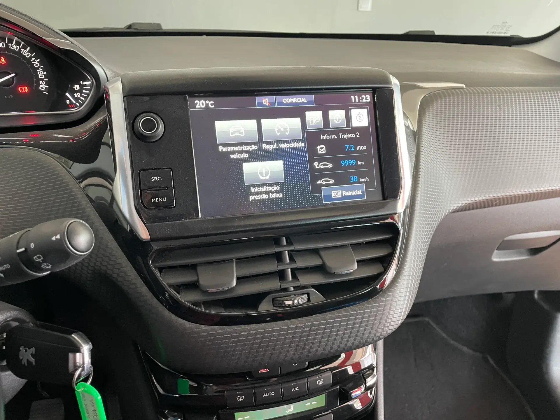 Peugeot 2008 1.2 PureTech Crossway 8