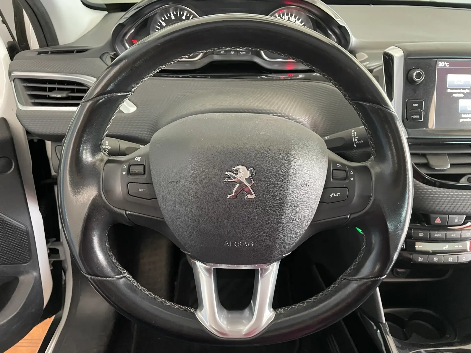 Peugeot 2008 1.2 PureTech Crossway 17