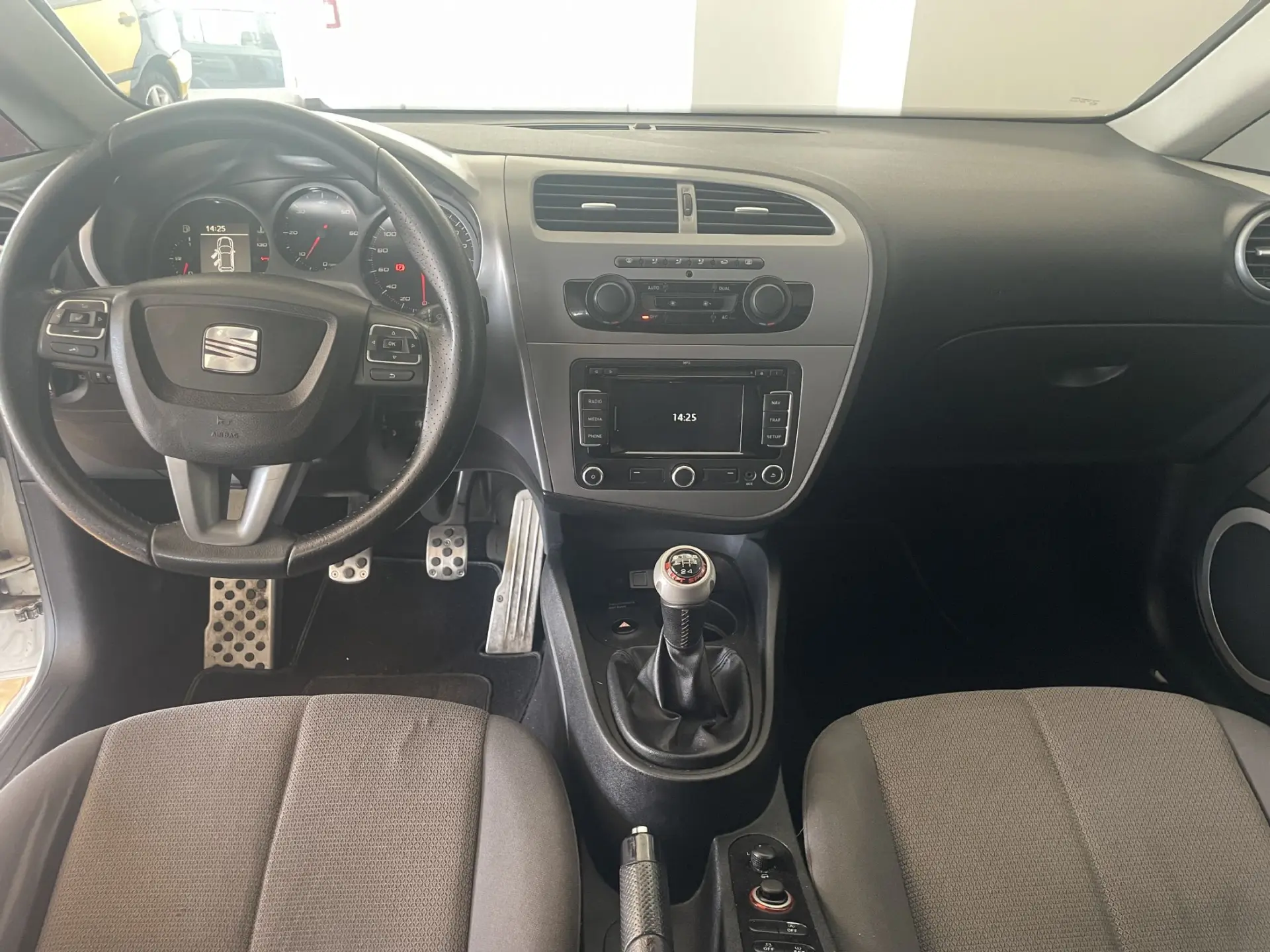 SEAT Leon 1.6 TDi Ecomotive Style by Seat Sport 23