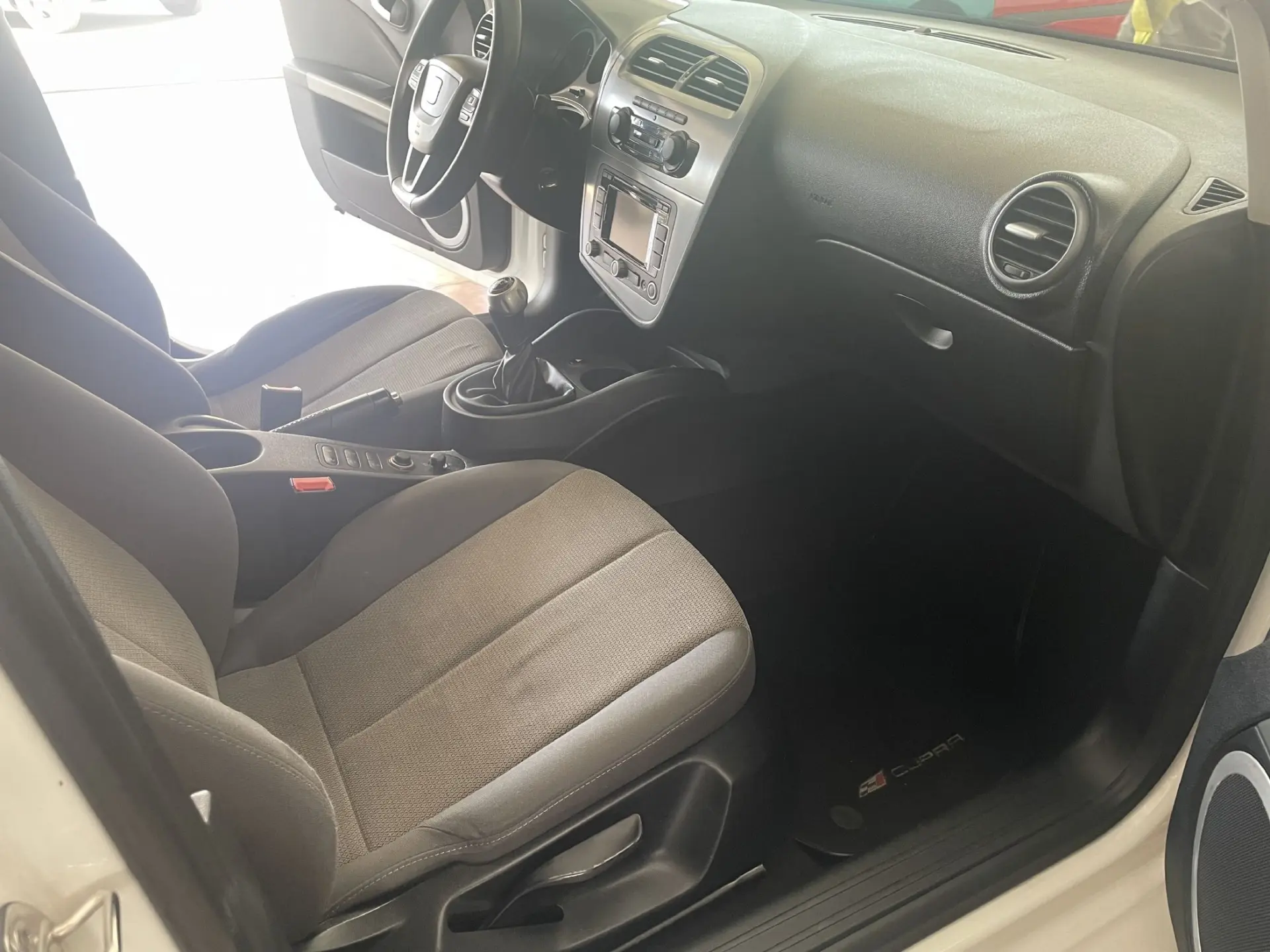 SEAT Leon 1.6 TDi Ecomotive Style by Seat Sport 28