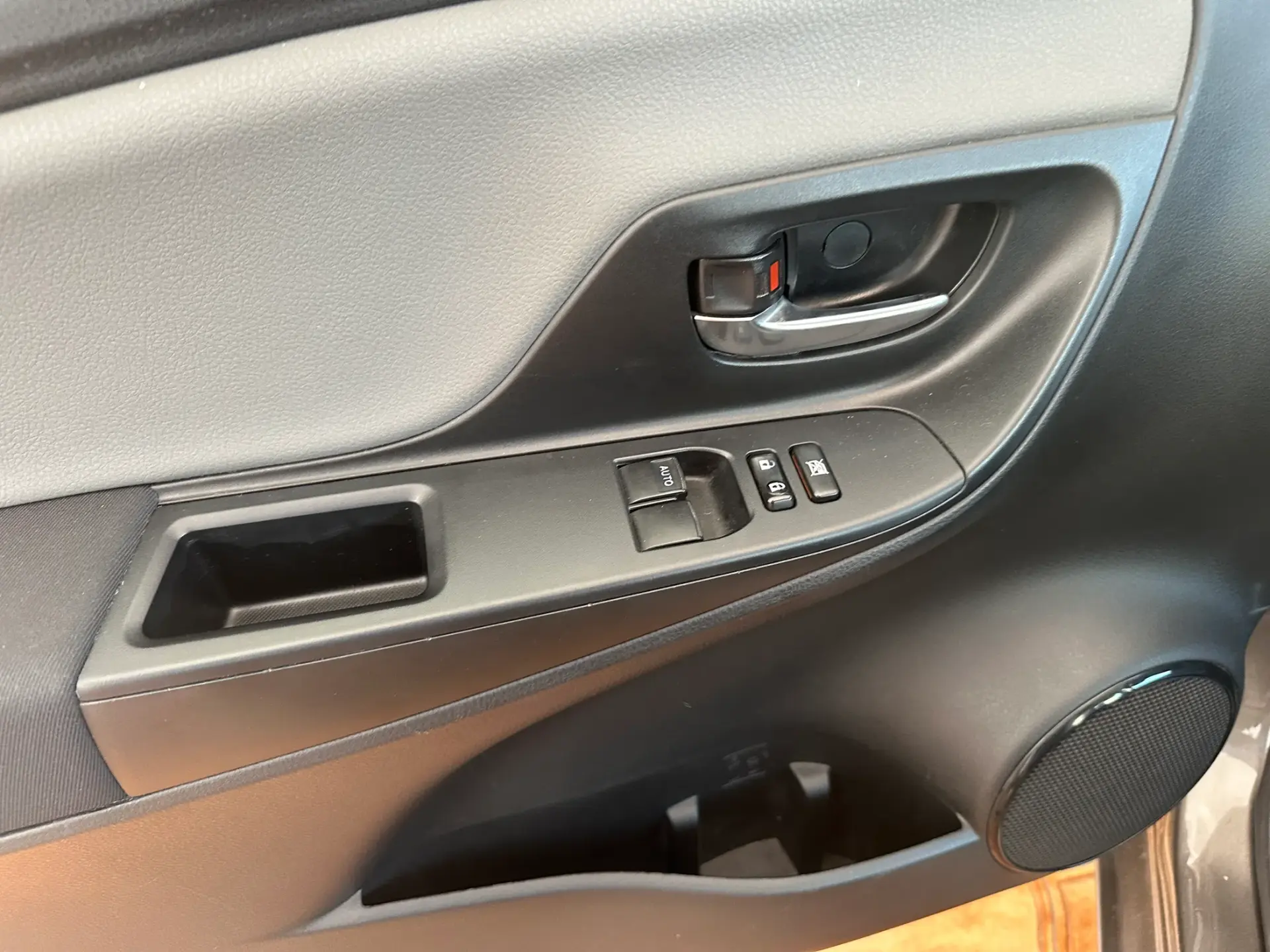 Toyota Yaris 1.0 VVT-i Comfort 9