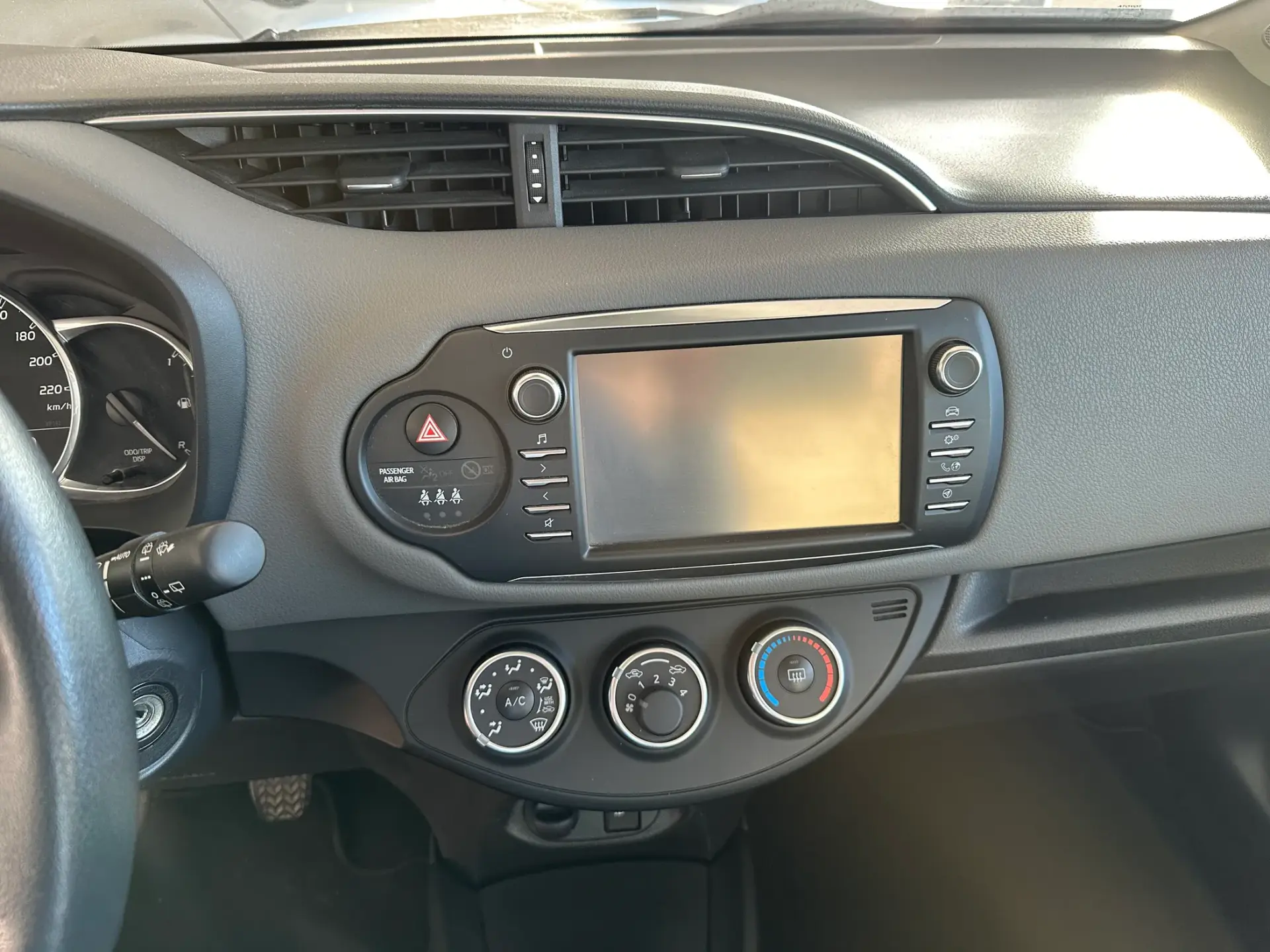 Toyota Yaris 1.0 VVT-i Comfort 11