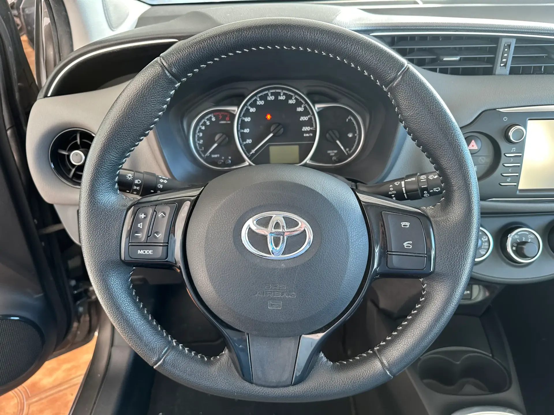Toyota Yaris 1.0 VVT-i Comfort 12