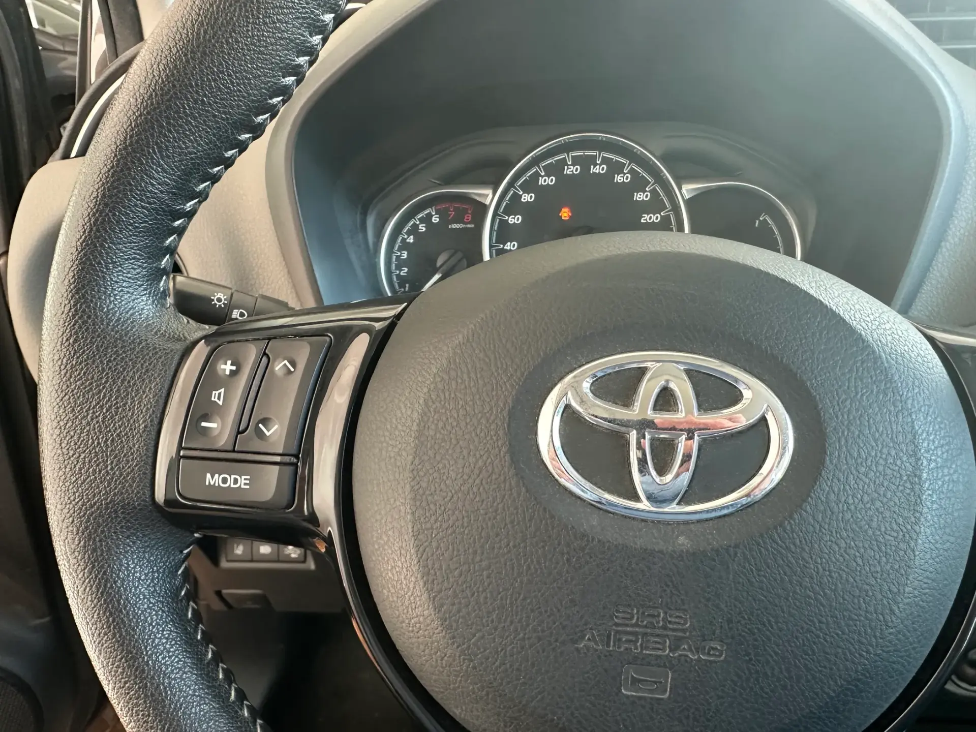 Toyota Yaris 1.0 VVT-i Comfort 16