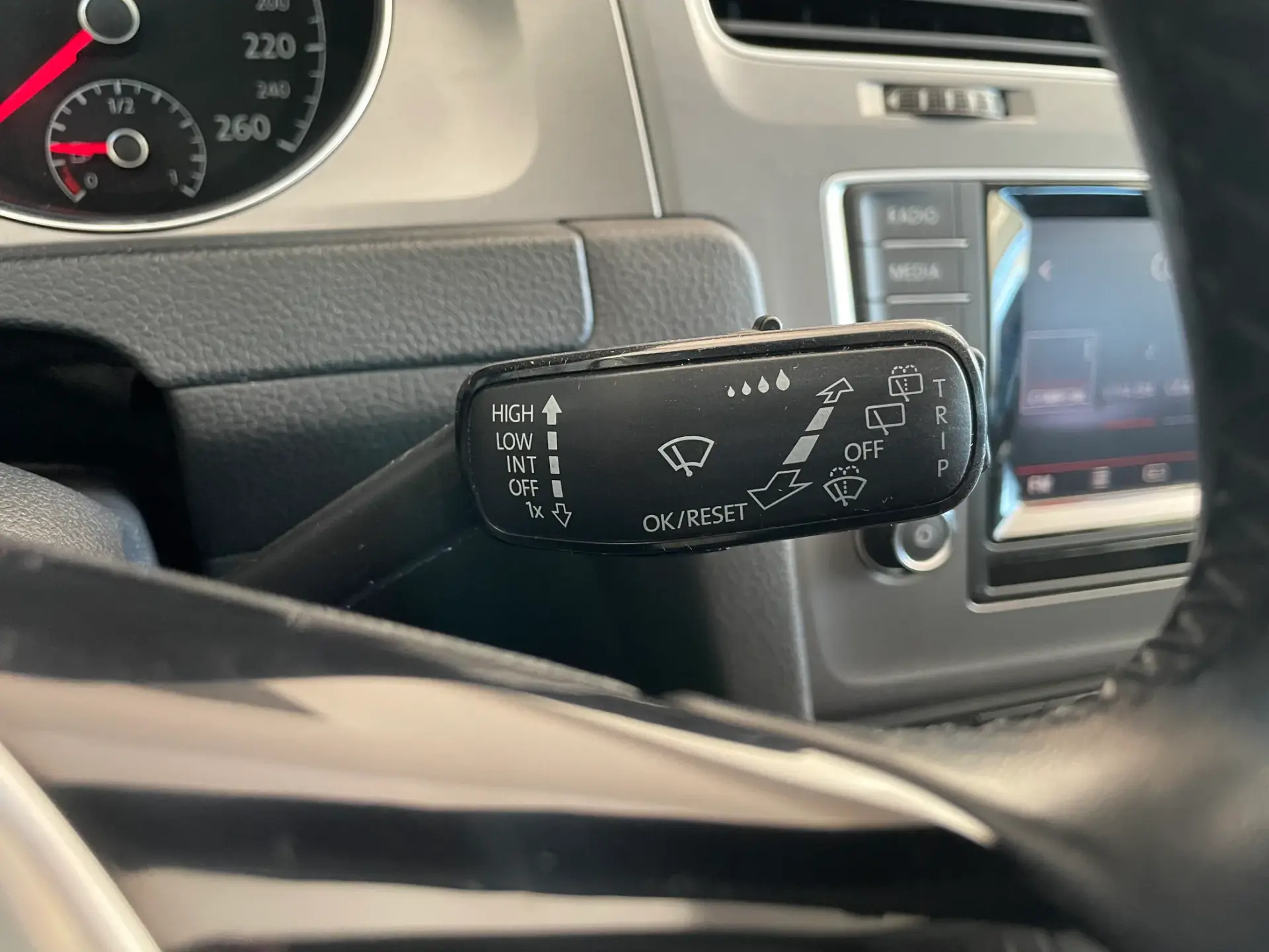 Volkswagen Golf 1.6 TDi Highline 14