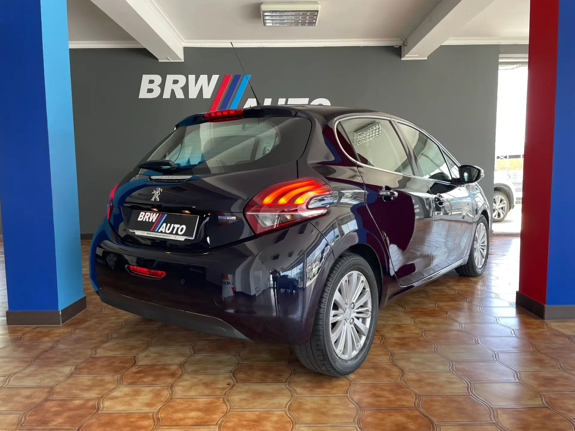 Peugeot 208 1.2 PureTech Allure EAT6 5