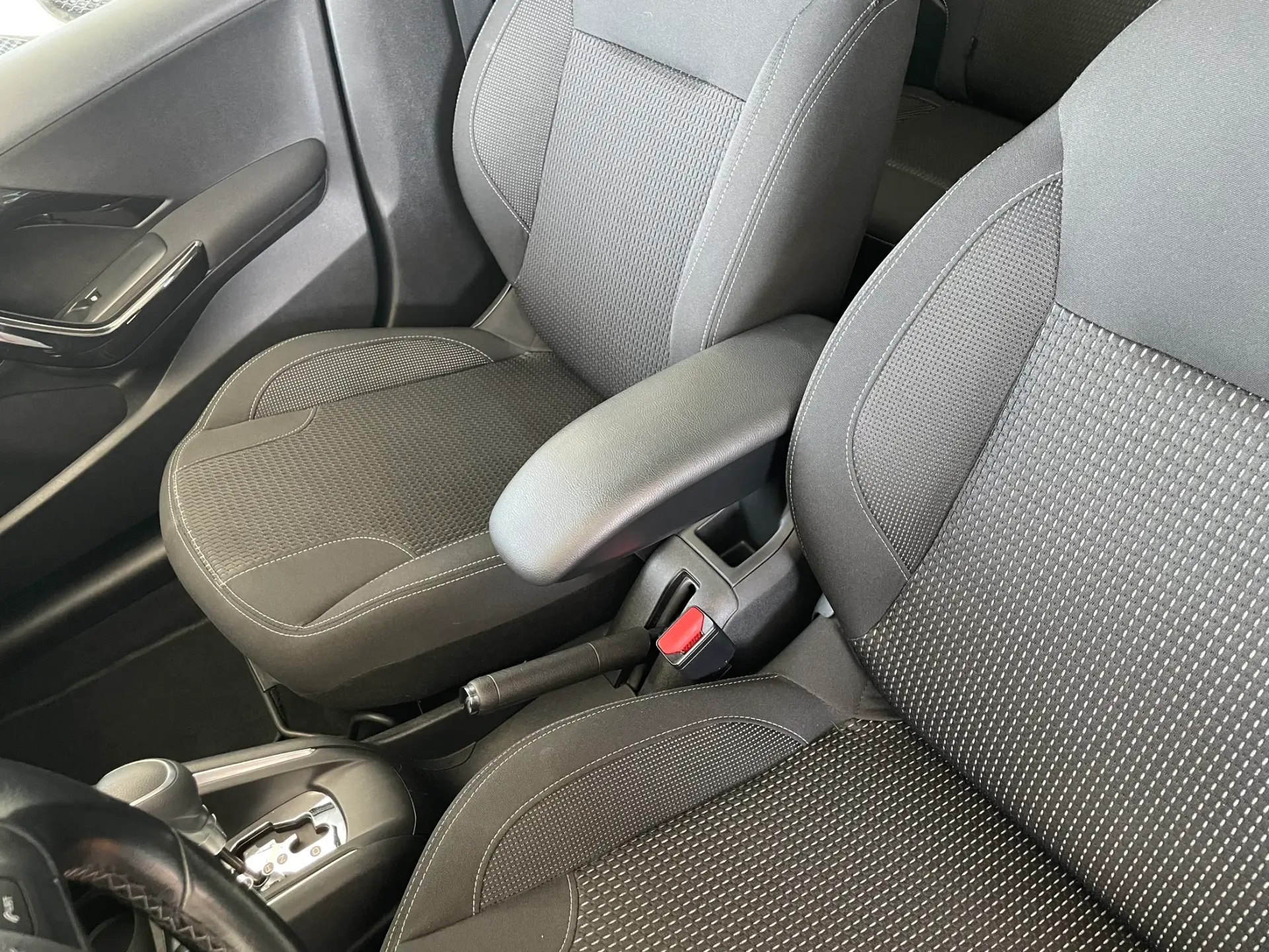 Peugeot 208 1.2 PureTech Allure EAT6 10
