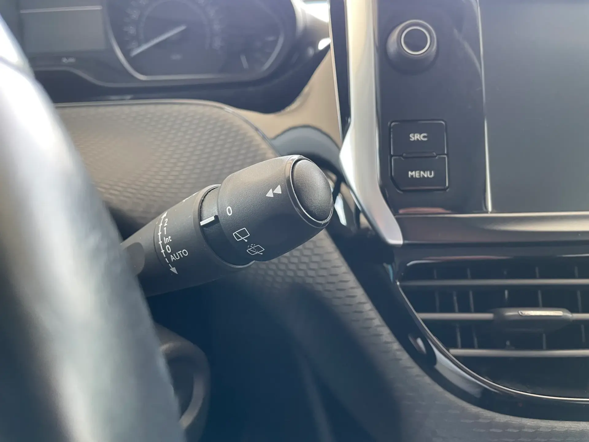 Peugeot 208 1.2 PureTech Allure EAT6 17