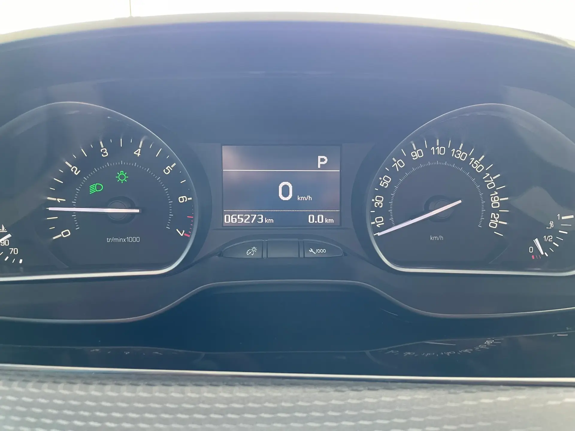 Peugeot 208 1.2 PureTech Allure EAT6 21