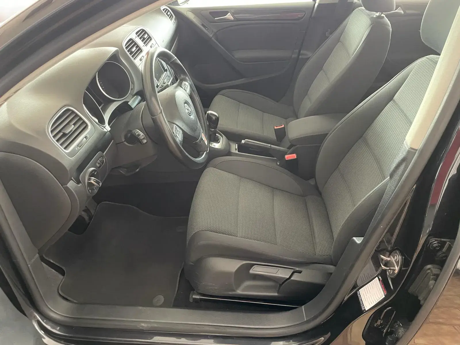 Volkswagen Golf 1.6 TDi Confortline DSG 9