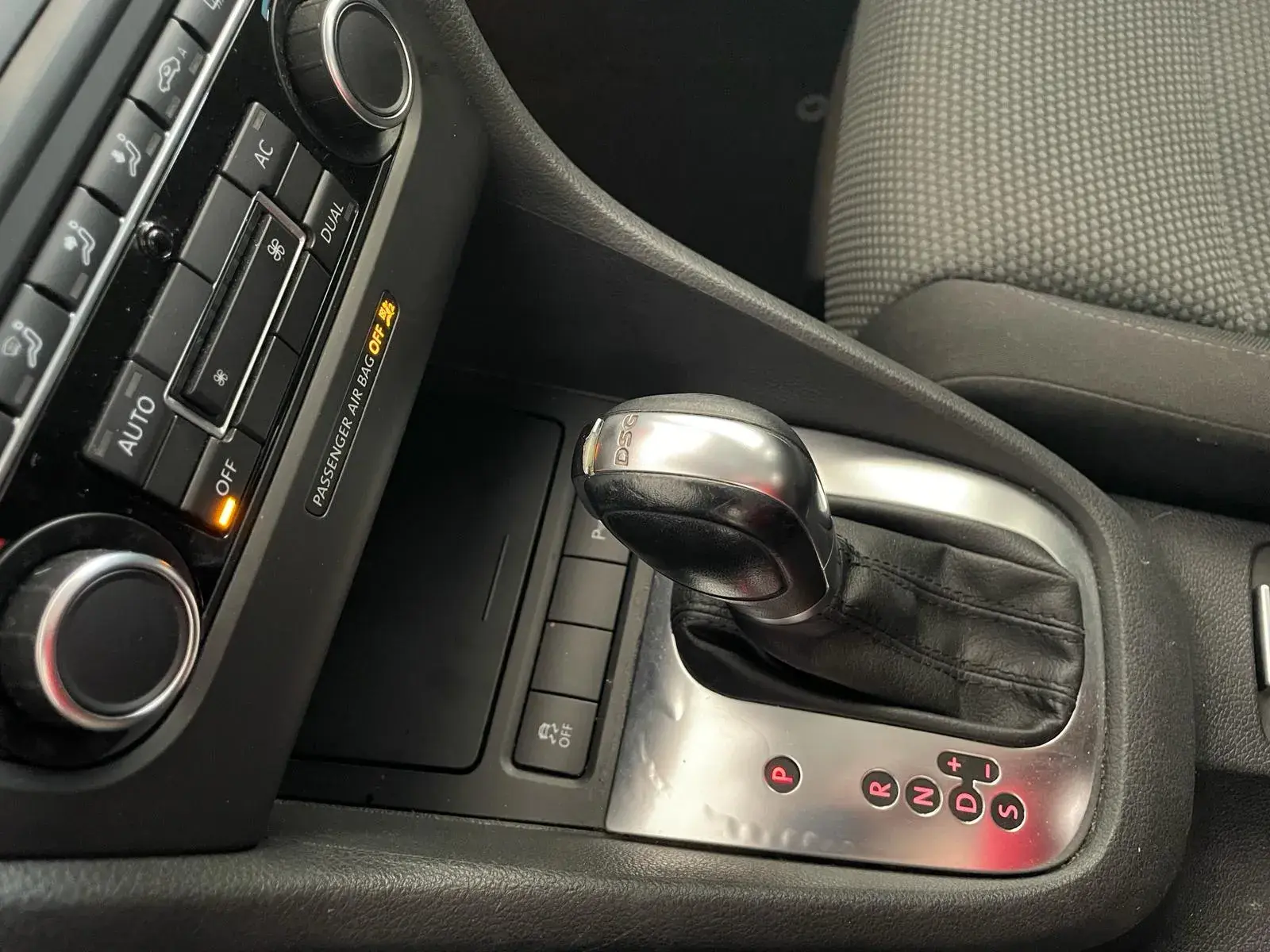 Volkswagen Golf 1.6 TDi Confortline DSG 16