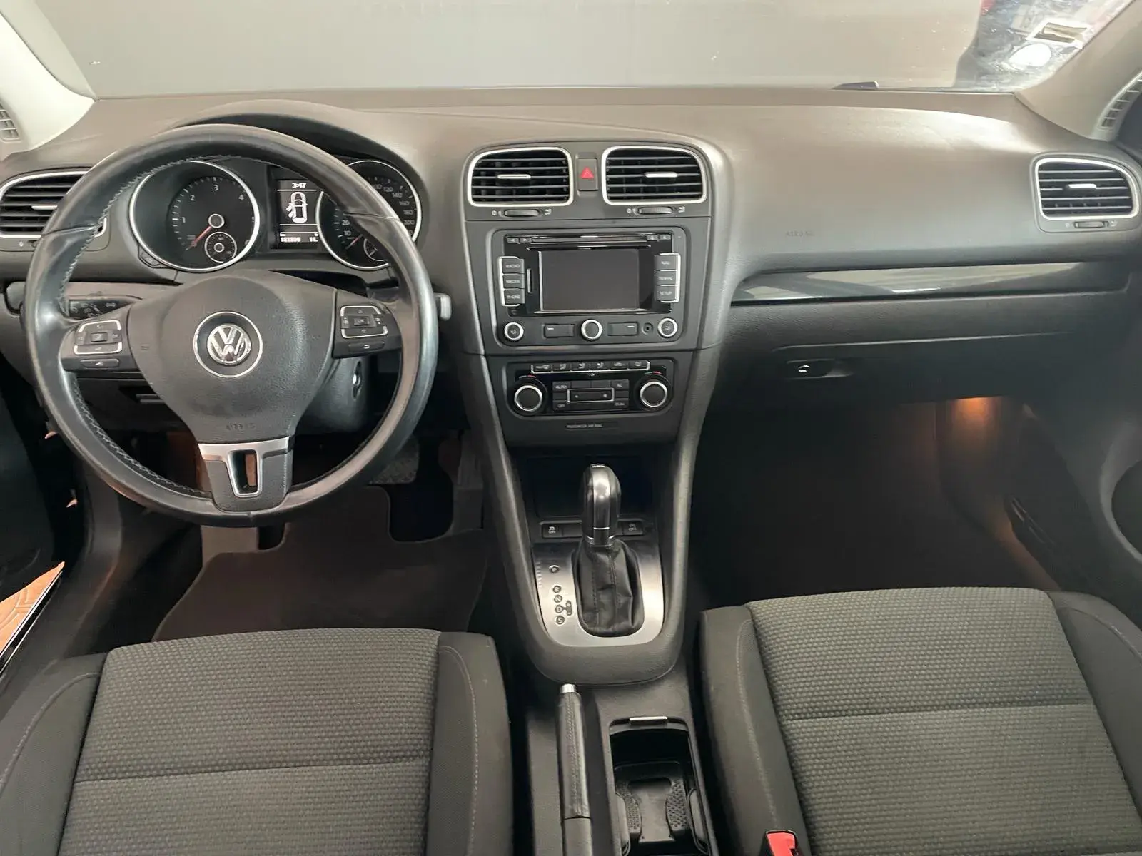 Volkswagen Golf 1.6 TDi Confortline DSG 23