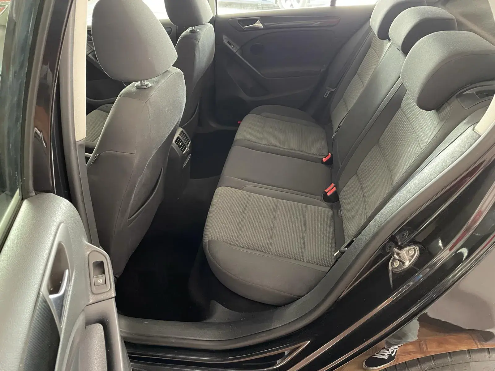Volkswagen Golf 1.6 TDi Confortline DSG 25