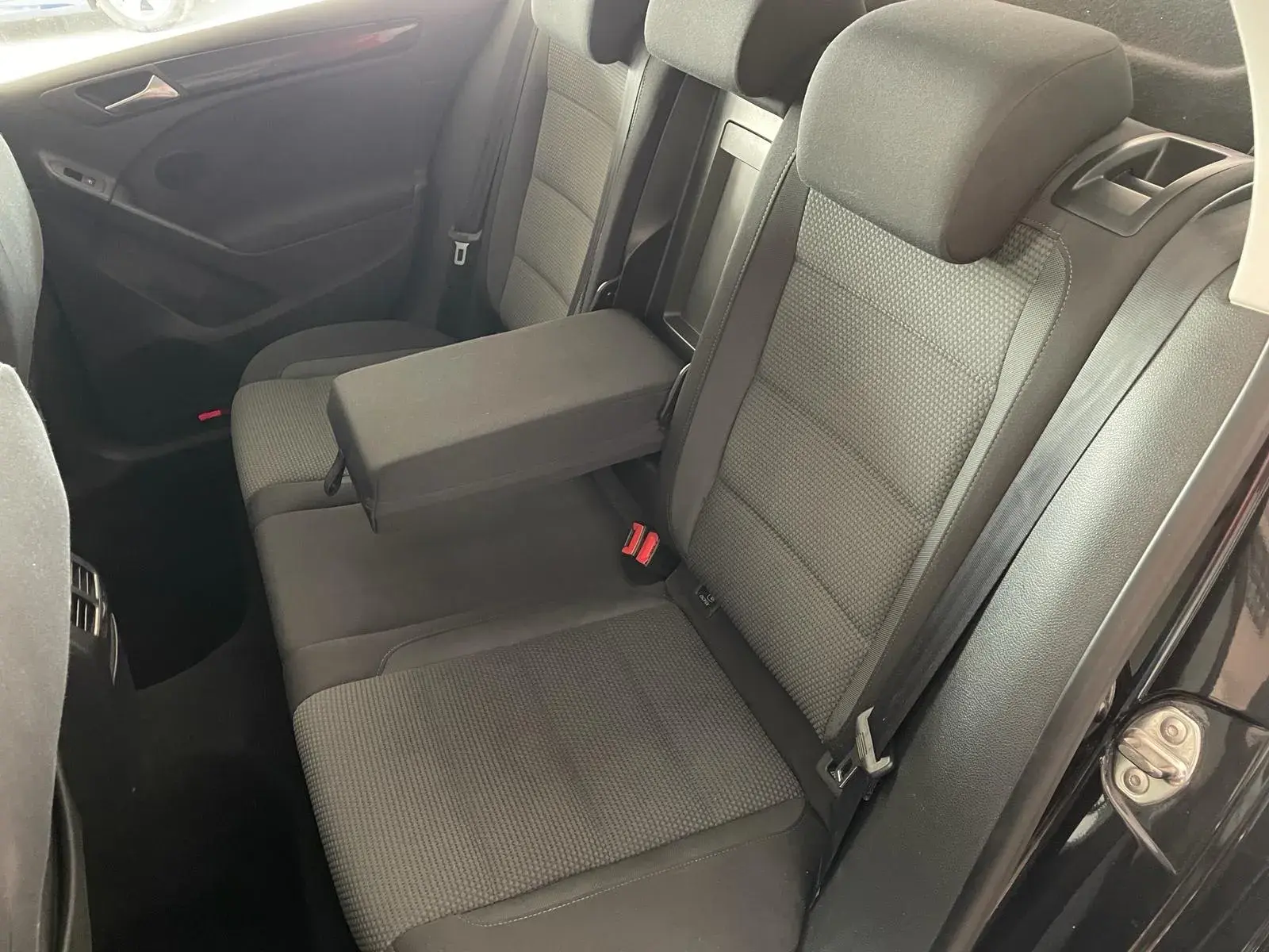 Volkswagen Golf 1.6 TDi Confortline DSG 26