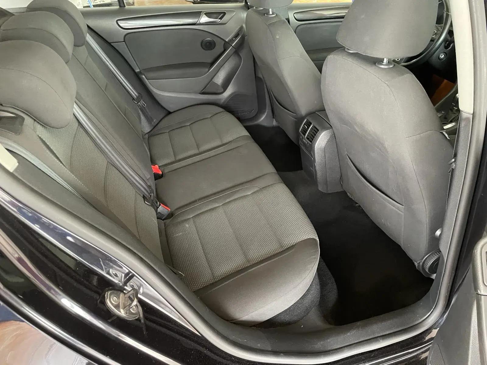 Volkswagen Golf 1.6 TDi Confortline DSG 27