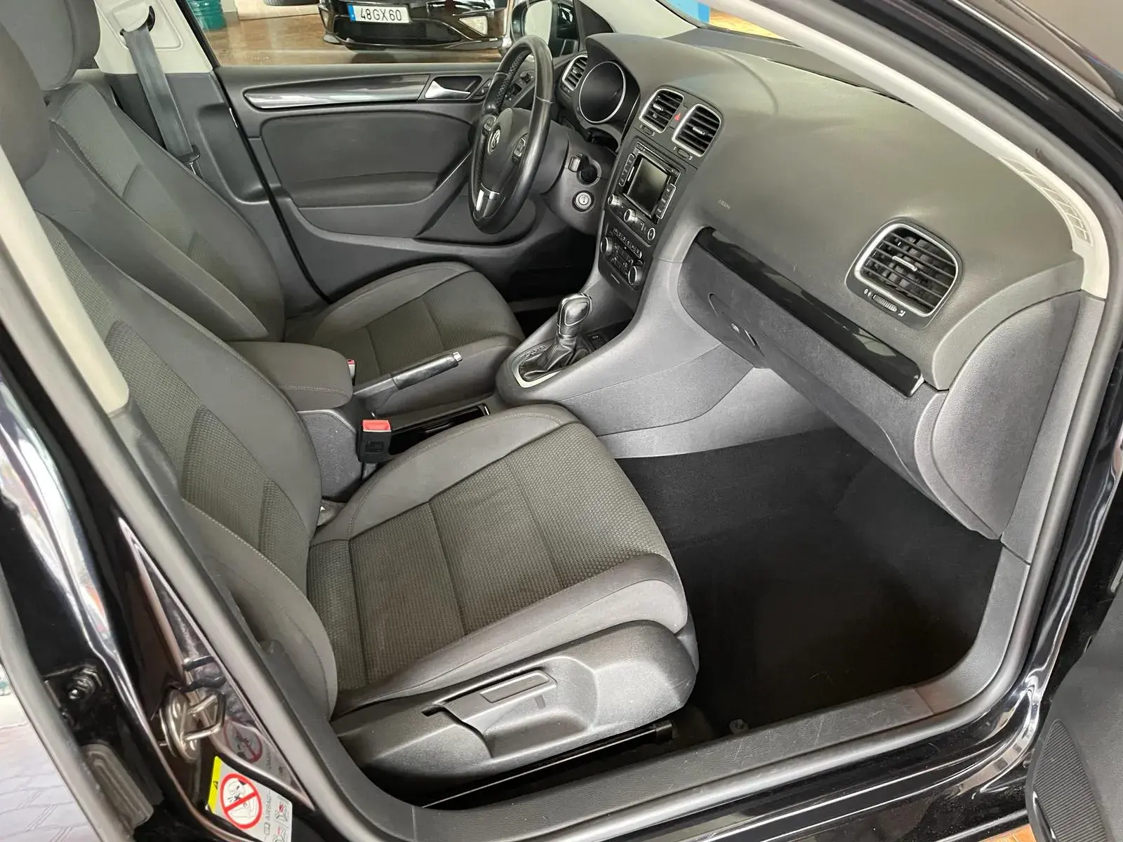 Volkswagen Golf 1.6 TDi Confortline DSG 28