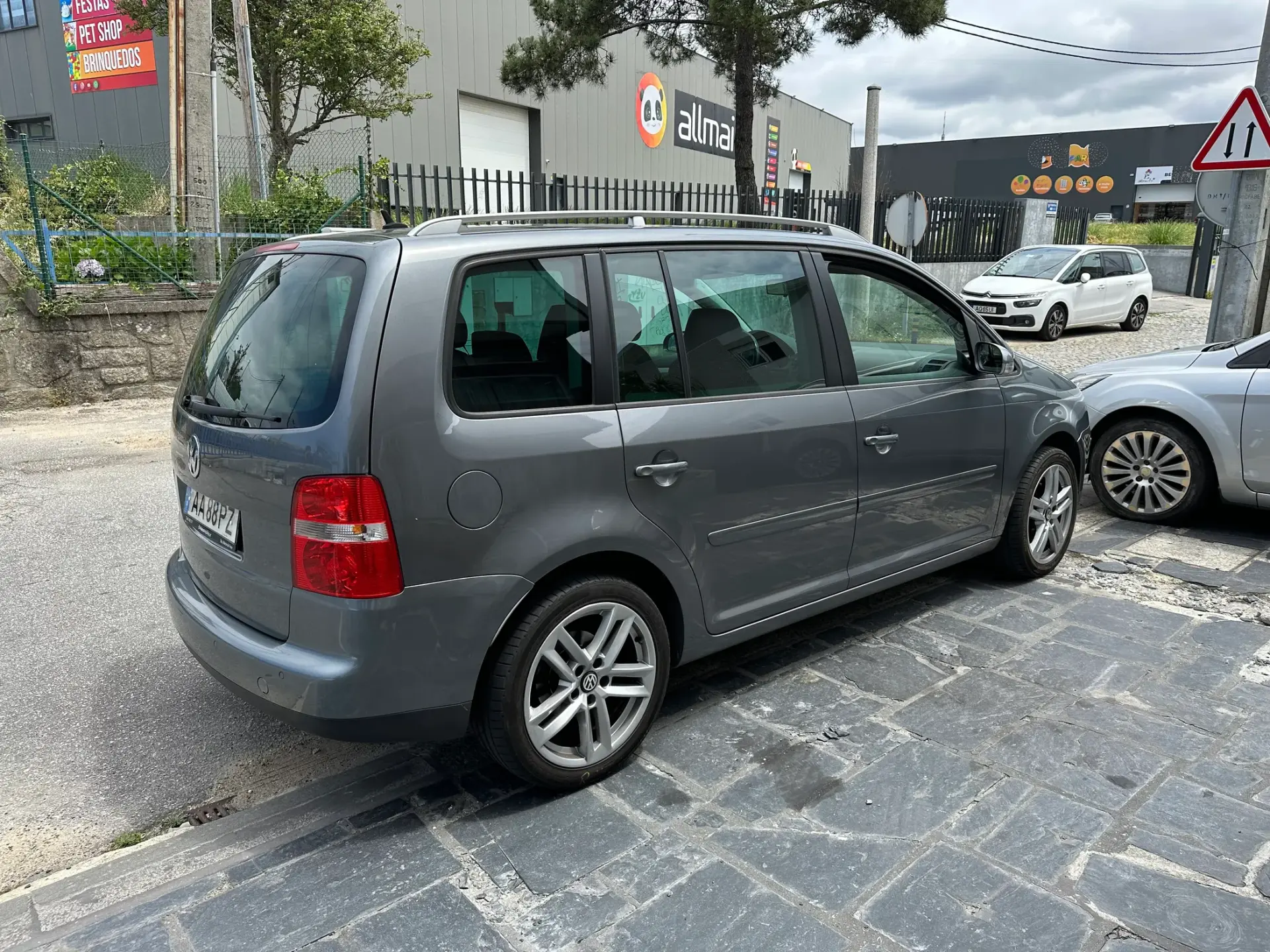 Volkswagen Touran 2.0 TDi Highline 7L 4