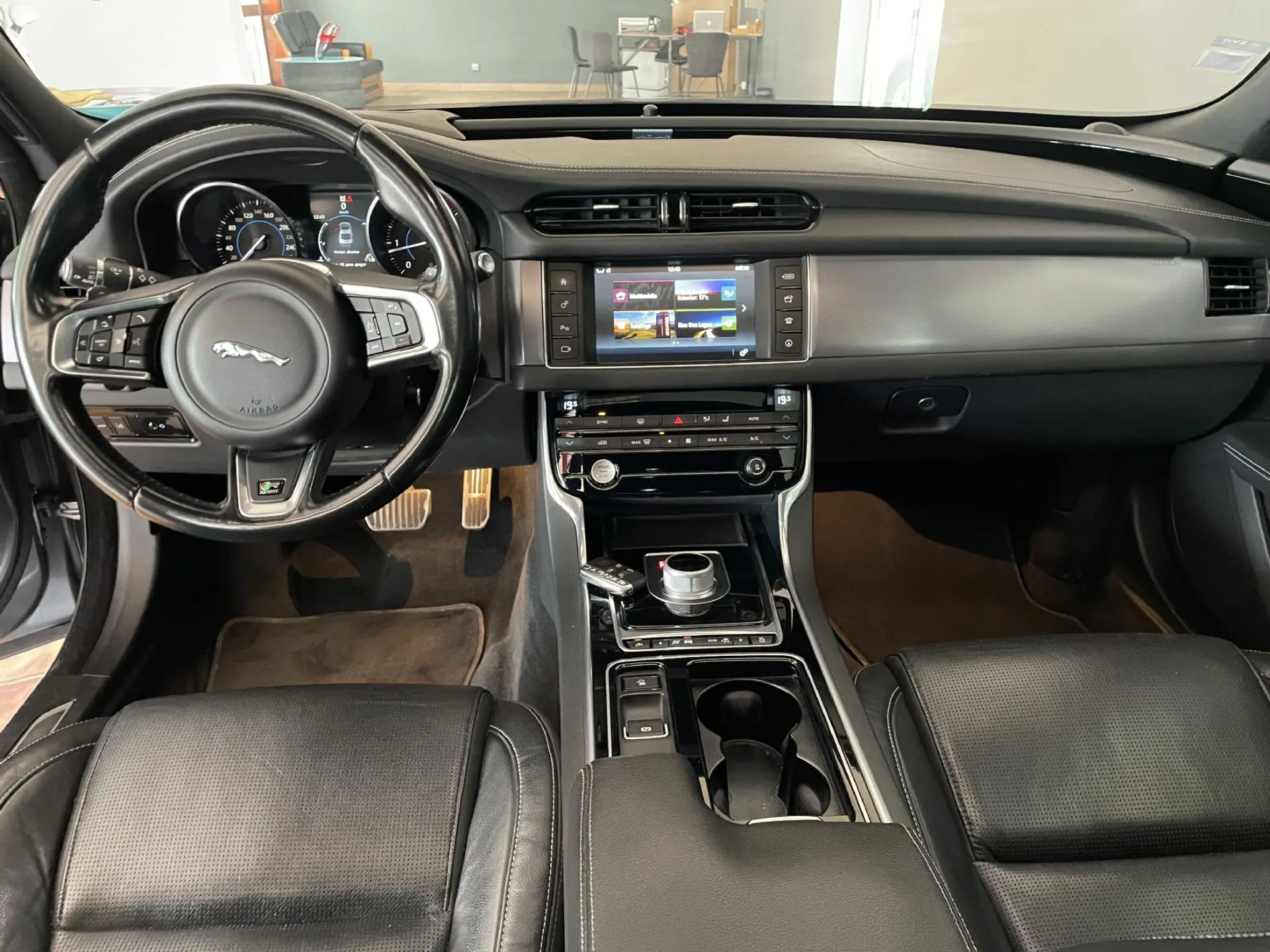 Jaguar XF 2.0 D R-Sport Aut. 27