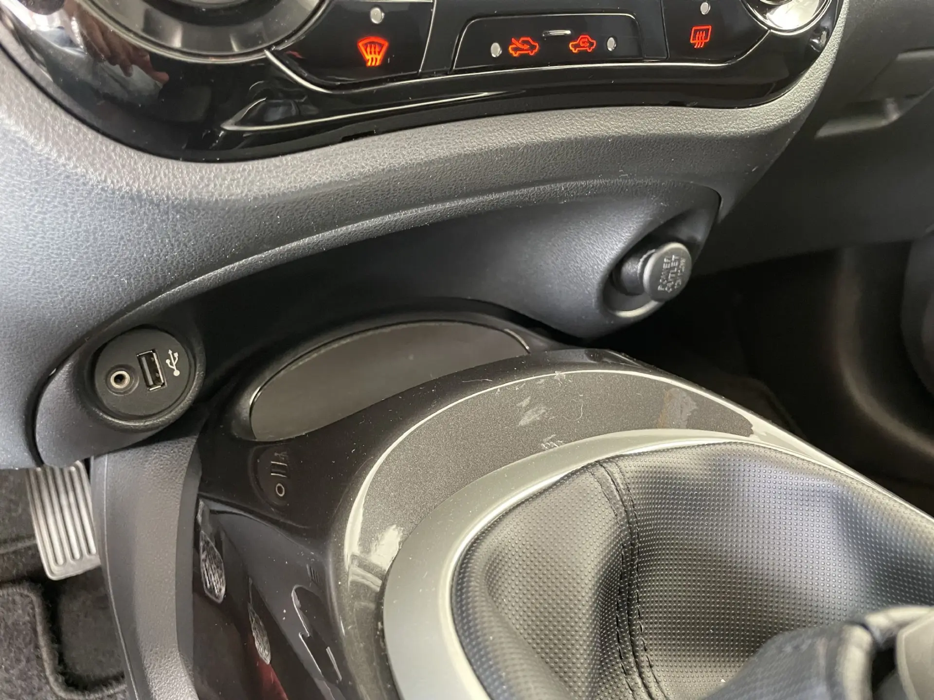 Nissan Juke 1.5 dCi Tekna Pack Exterior 2 Black Tokyo 16