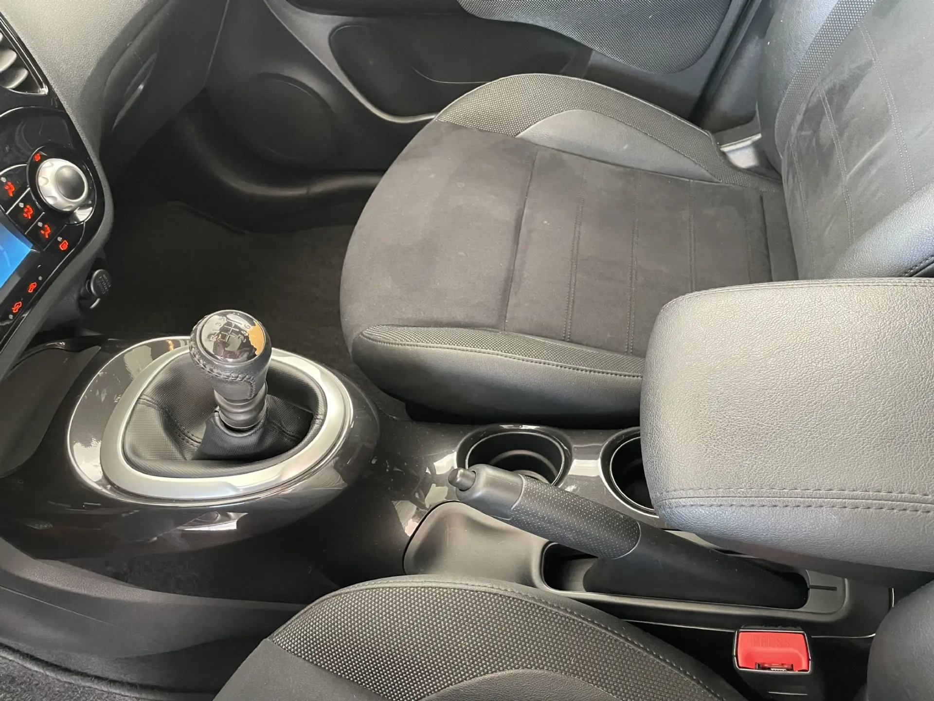 Nissan Juke 1.5 dCi Tekna Pack Exterior 2 Black Tokyo 18