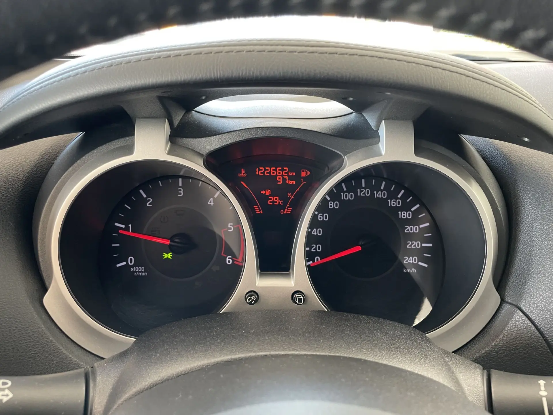 Nissan Juke 1.5 dCi Tekna Pack Exterior 2 Black Tokyo 26