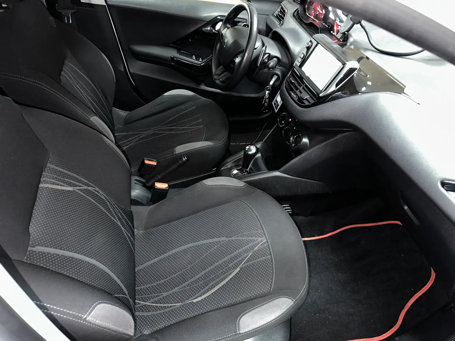 Peugeot 2008 1.2 PureTech Style 8