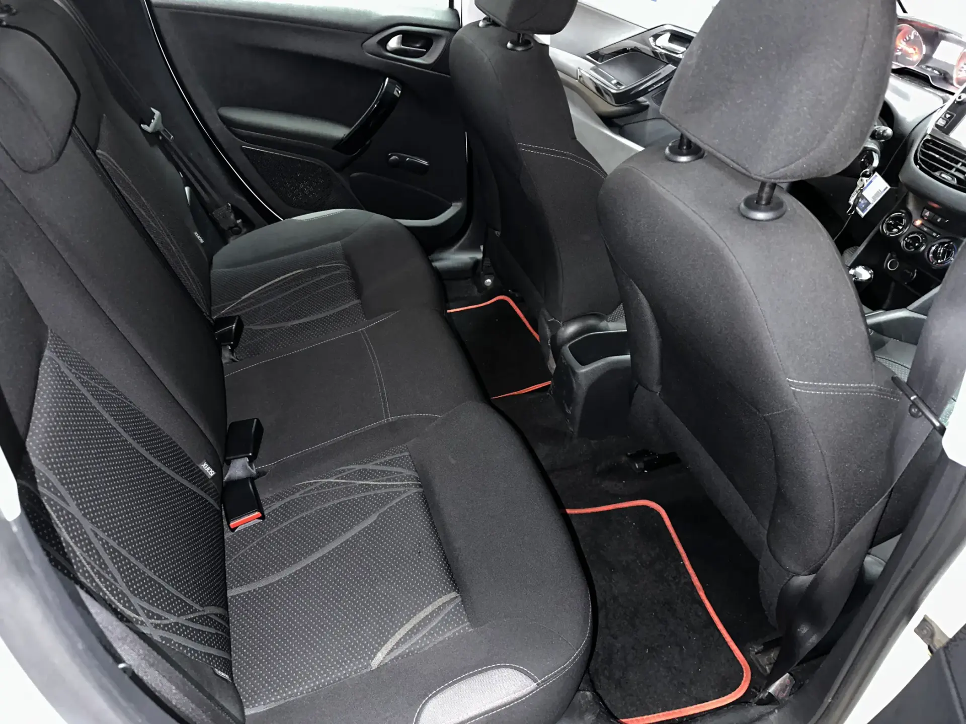 Peugeot 2008 1.2 PureTech Style 9