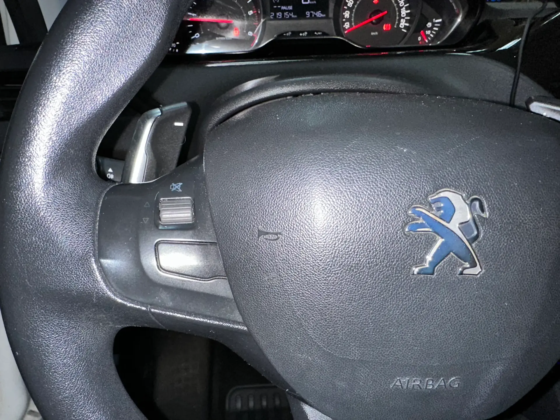 Peugeot 2008 1.2 PureTech Style 16