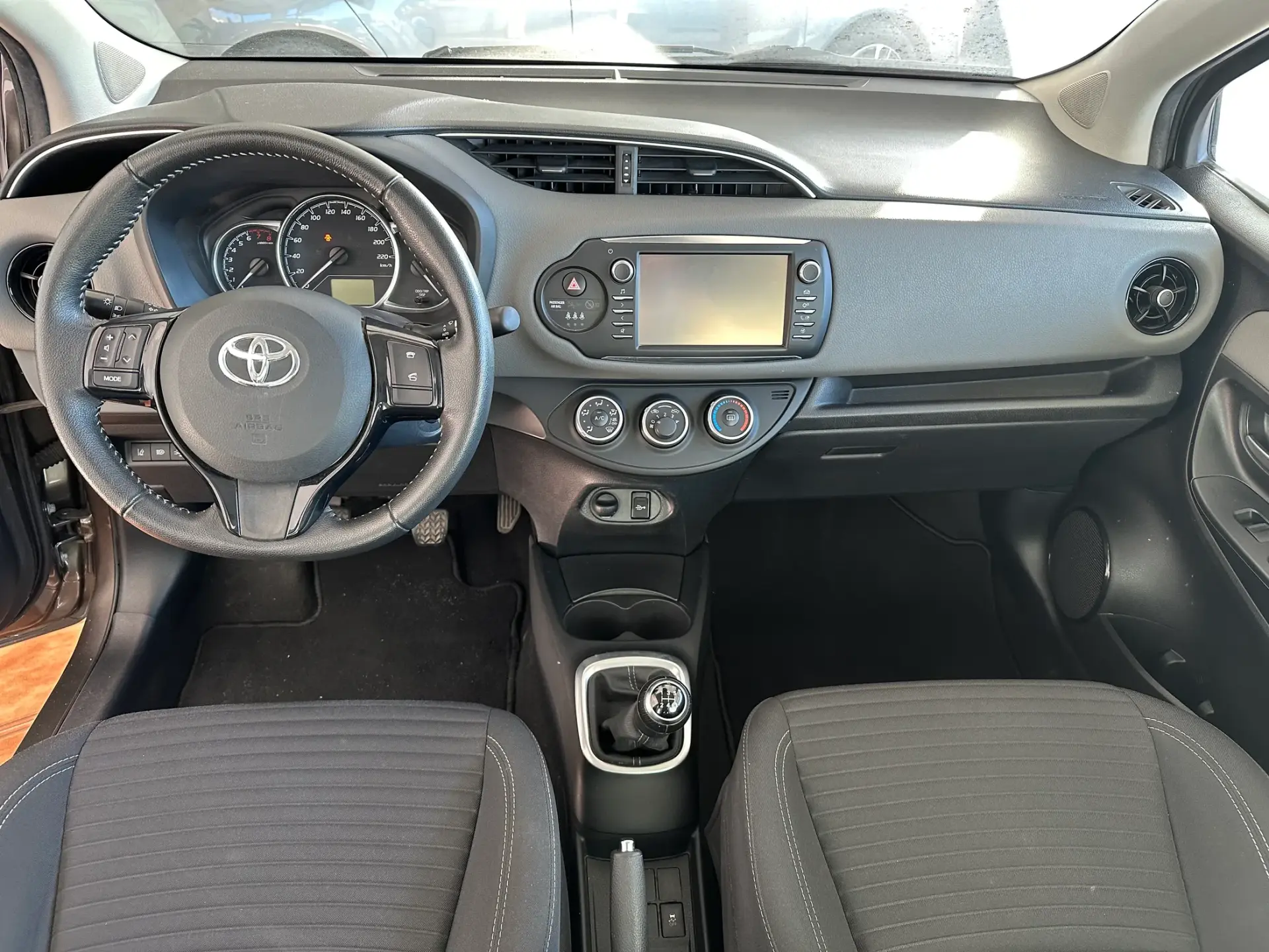 Toyota Yaris 1.0 VVT-i Comfort 19