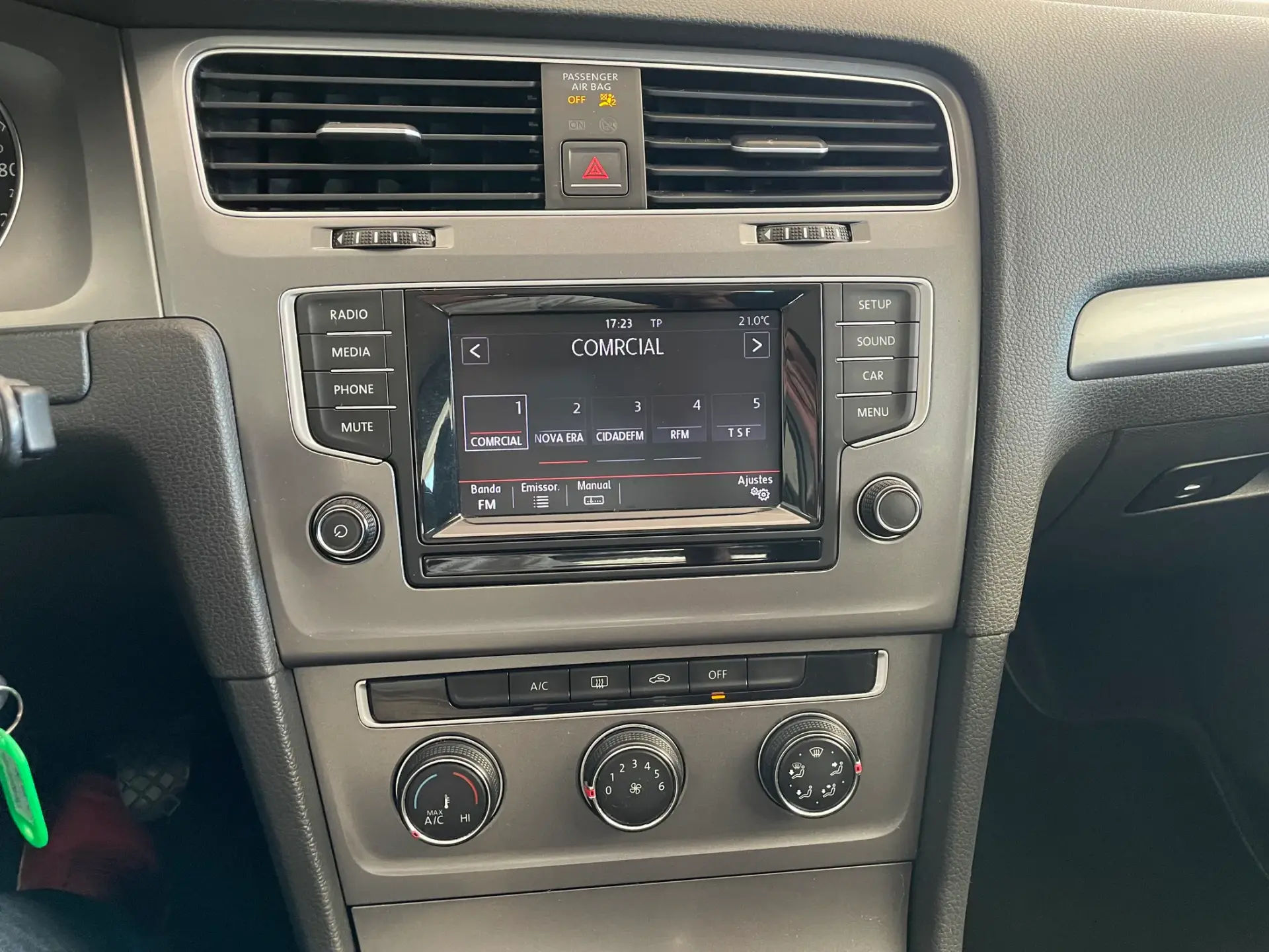 Volkswagen Golf 1.6 TDi Highline 12