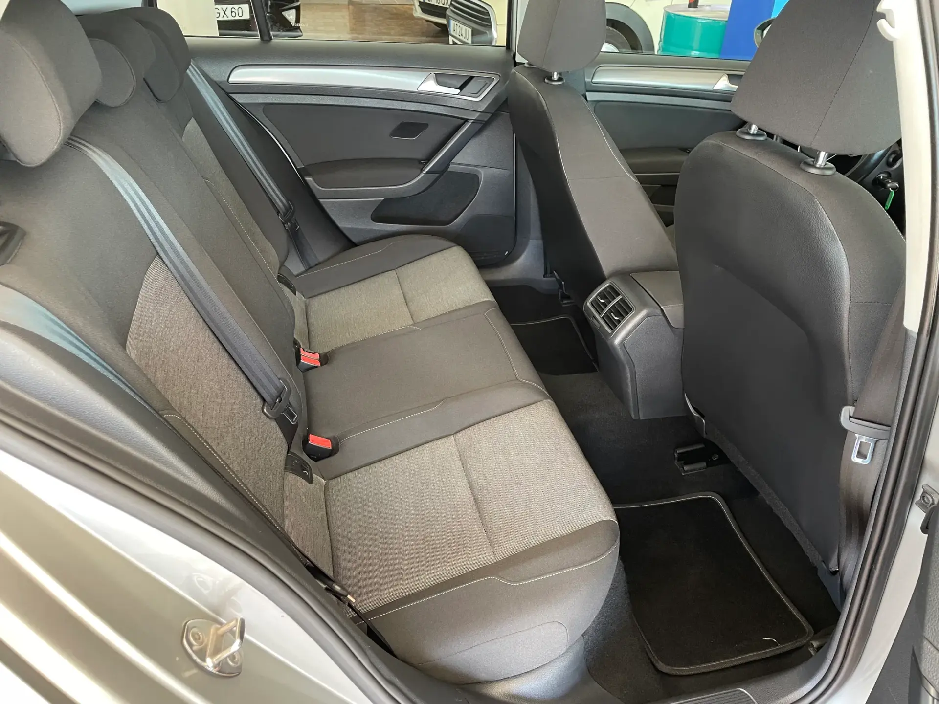 Volkswagen Golf 1.6 TDi Highline 21