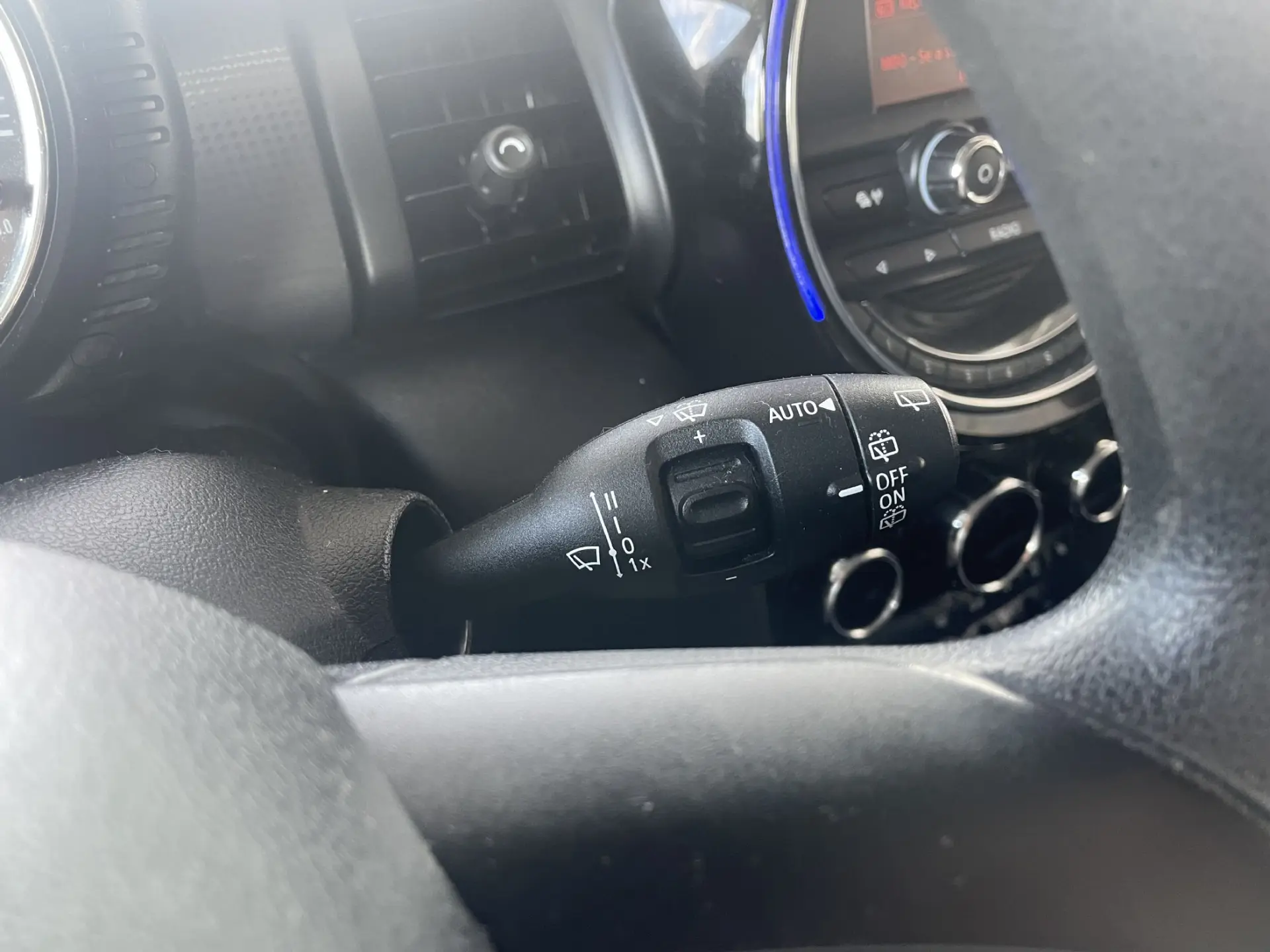 MINI 3 Portas One D 19