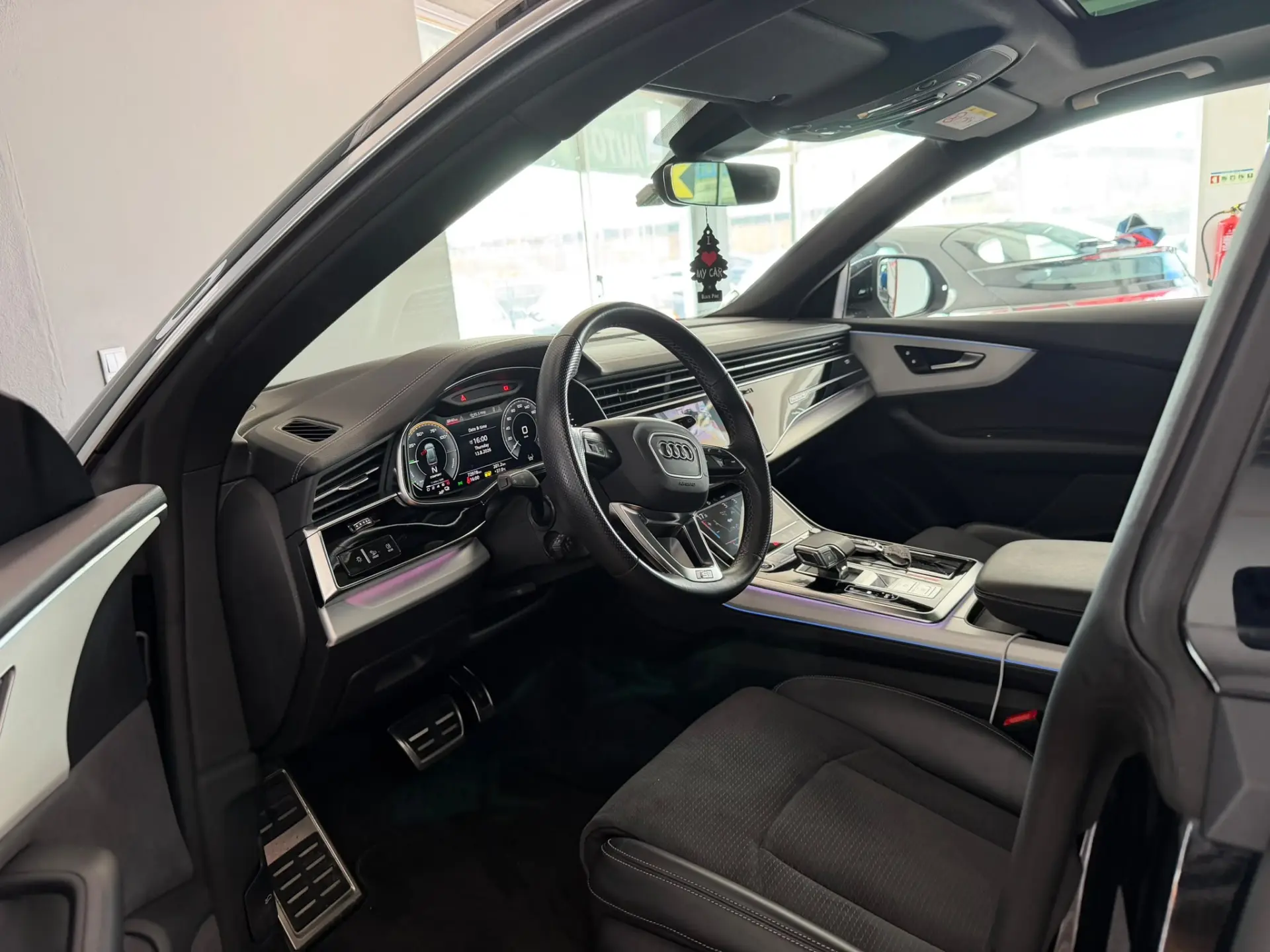 Audi Q8 55 TFSIe quattro Tiptronic 28