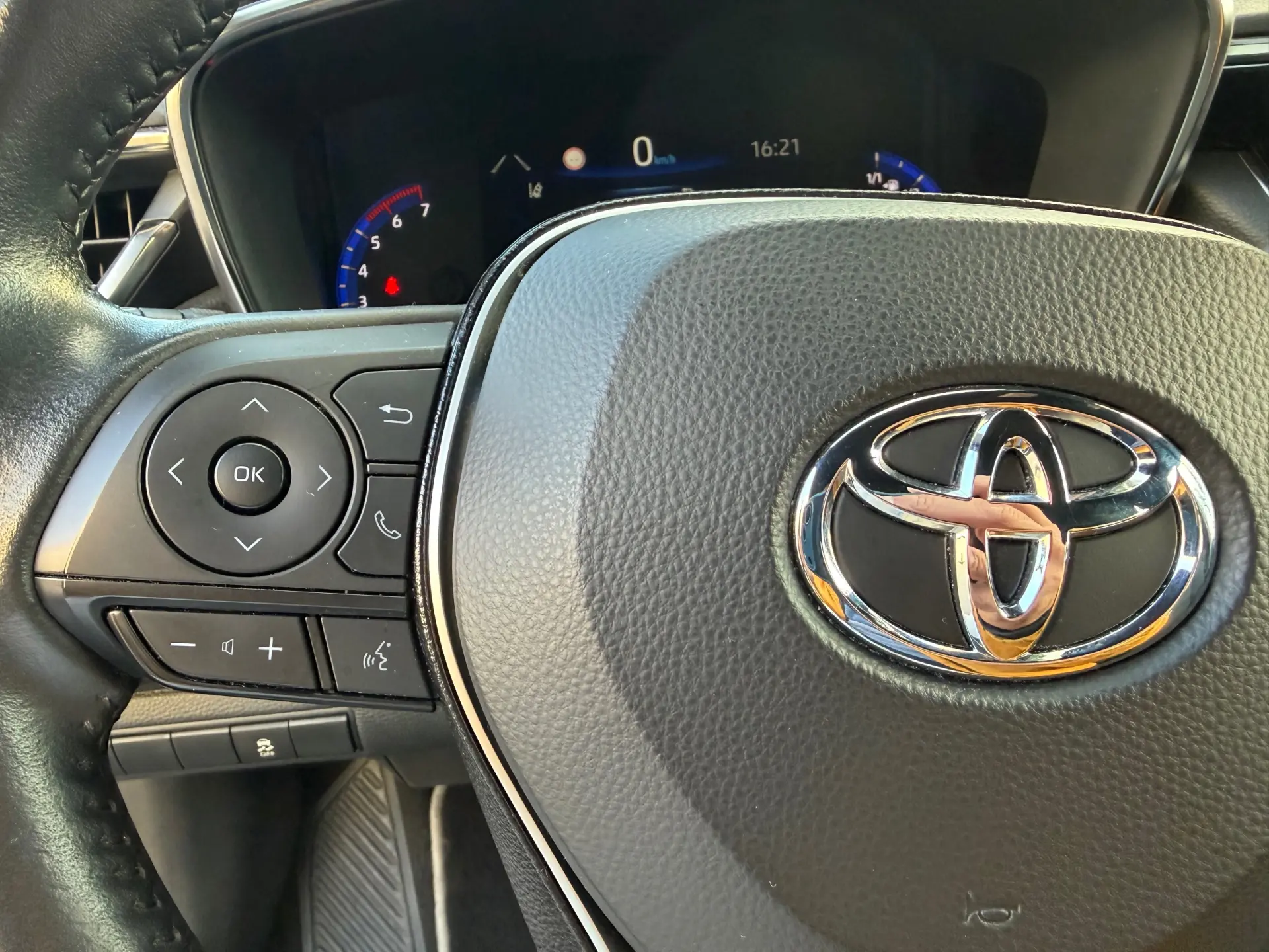 Toyota Corolla 1.8 Hybrid Exclusive 9