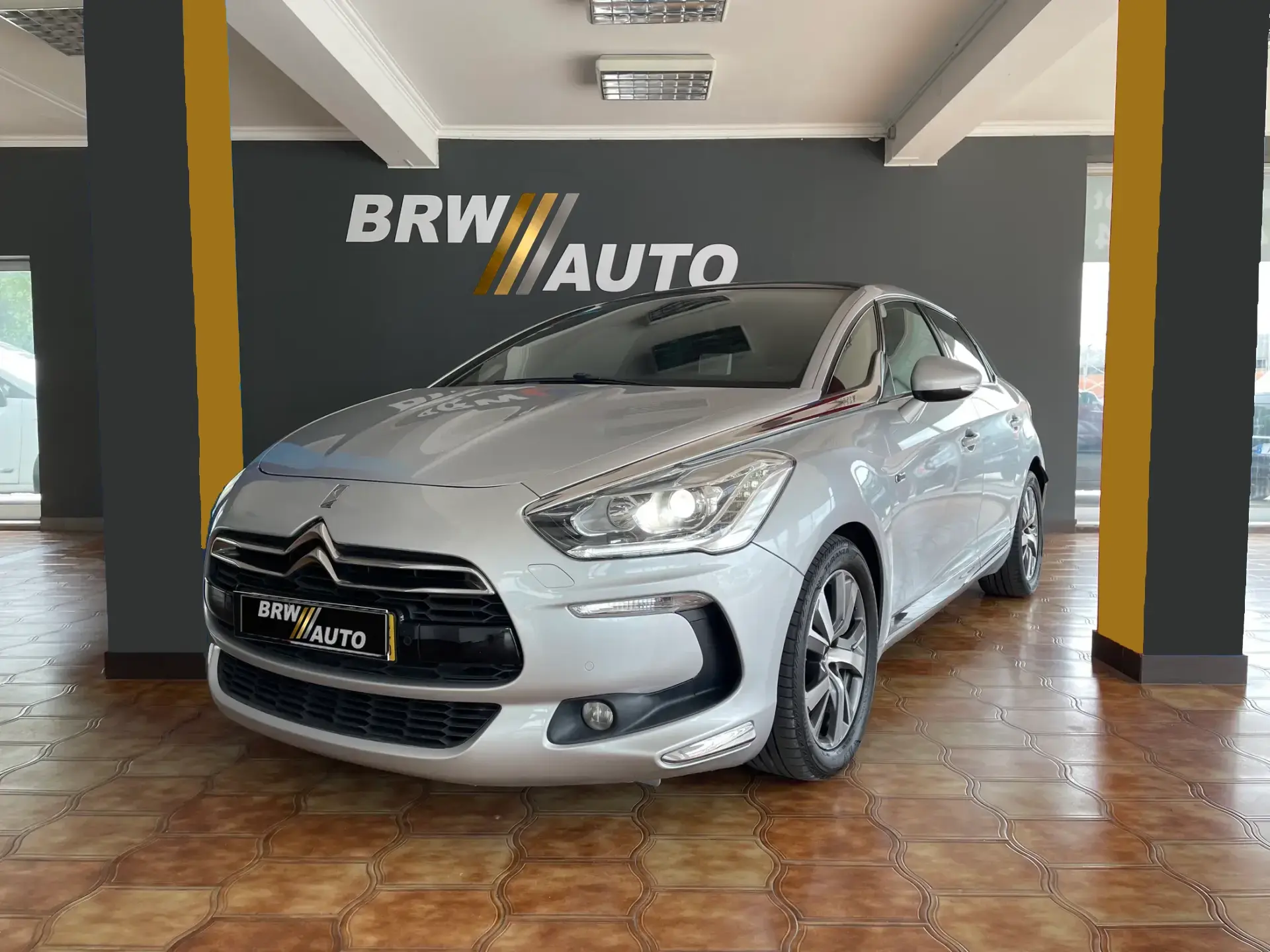 DS DS5 2.0 Hybrid4 Sport Chic 1