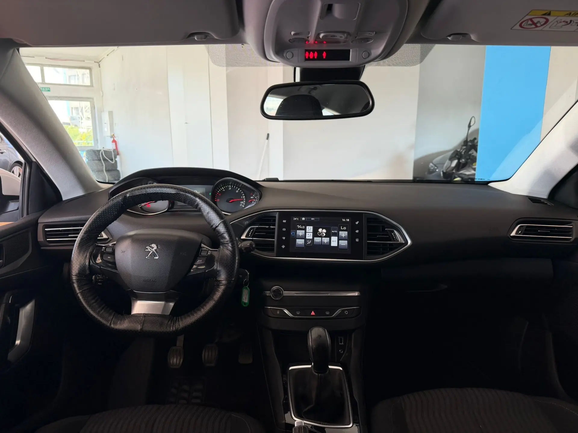 Peugeot 308 SW BlueHDi 100 Stop & Start Nível 1 Business-Line 13