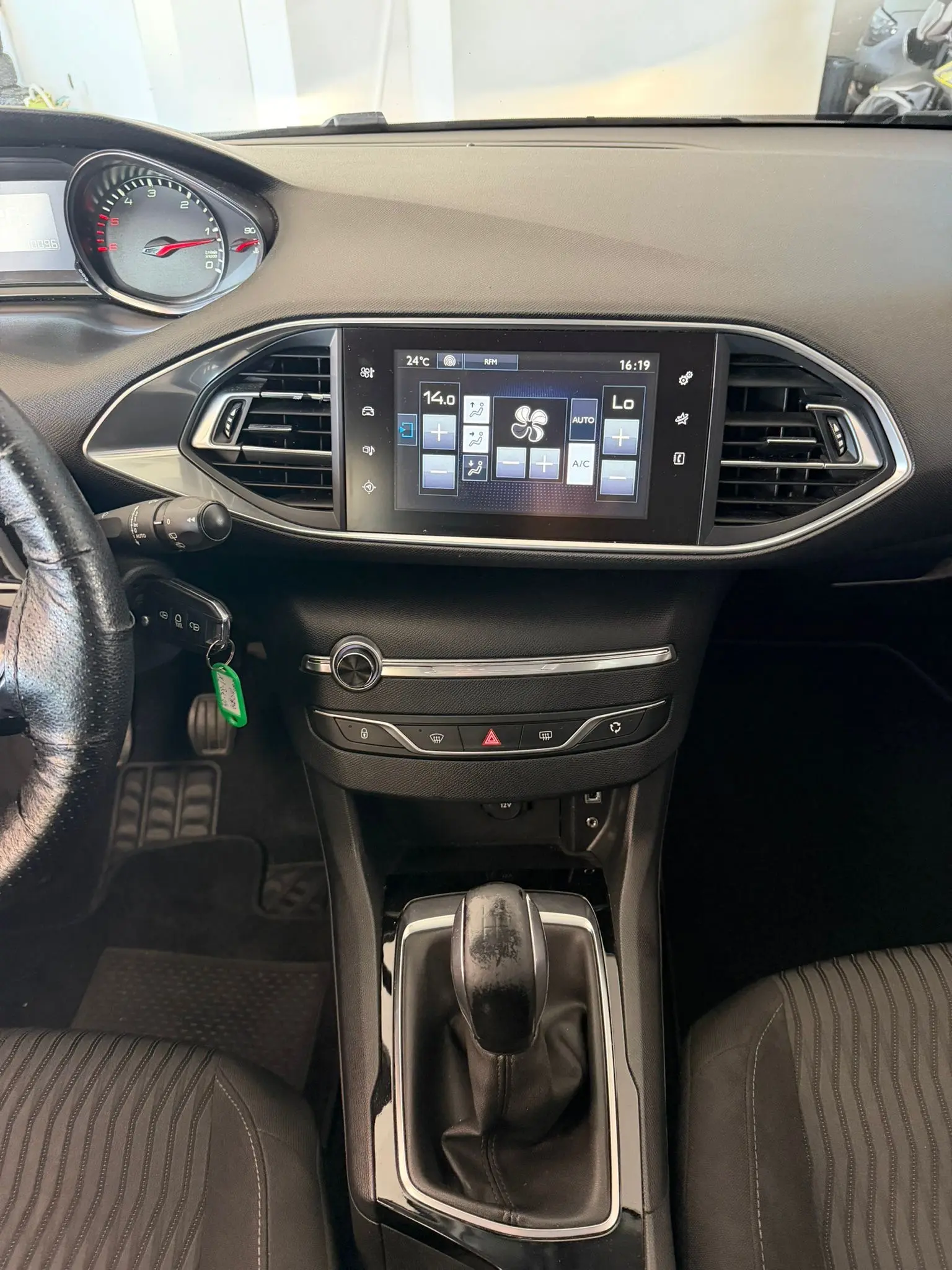 Peugeot 308 SW BlueHDi 100 Stop & Start Nível 1 Business-Line 10