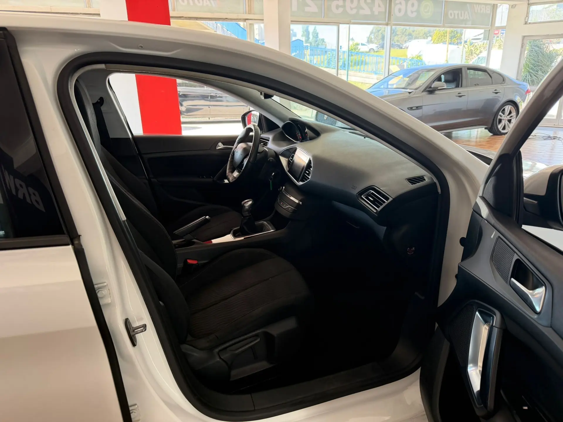 Peugeot 308 SW BlueHDi 100 Stop & Start Nível 1 Business-Line 20