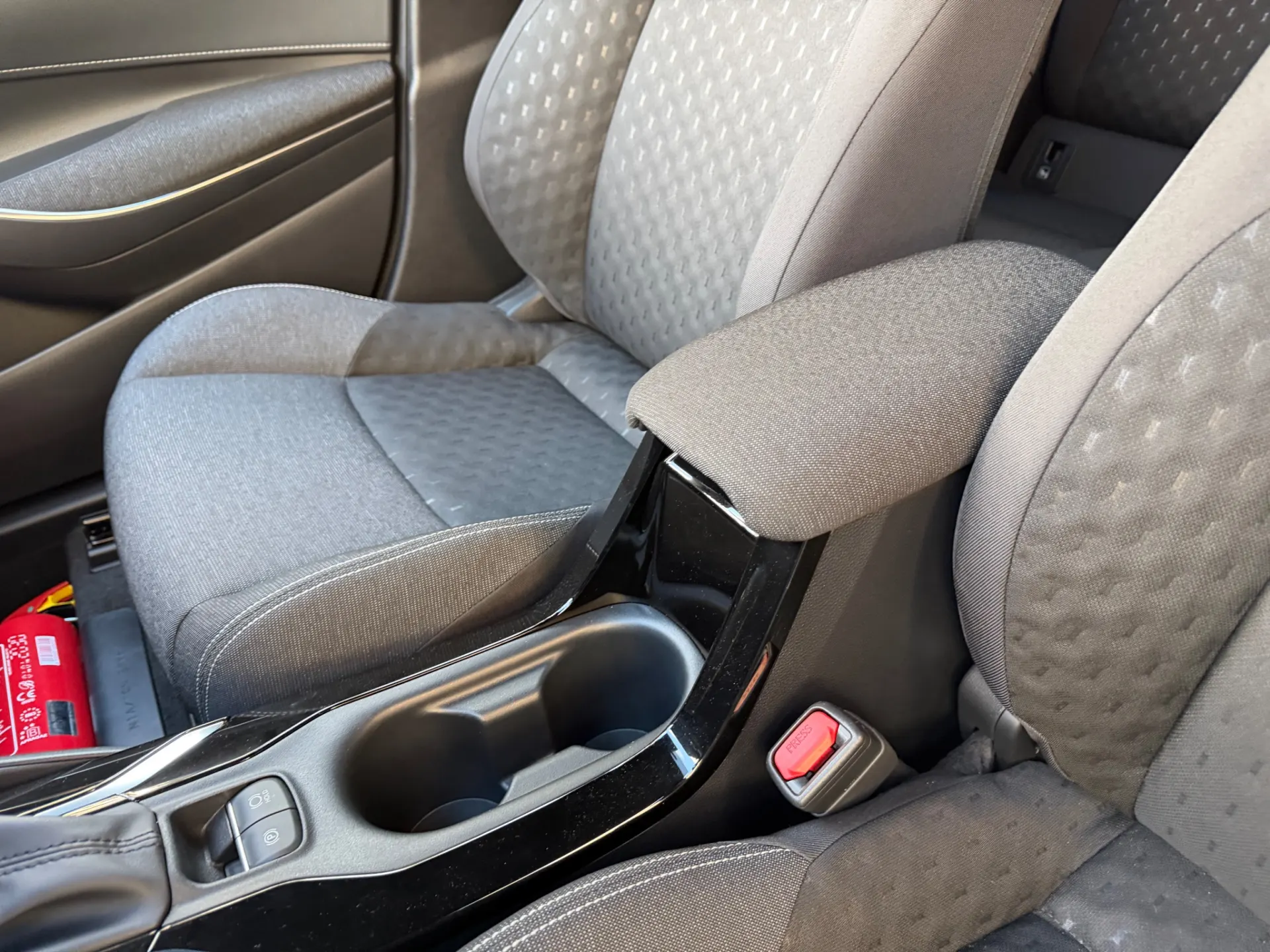 Toyota Corolla 1.8 Hybrid Exclusive 11