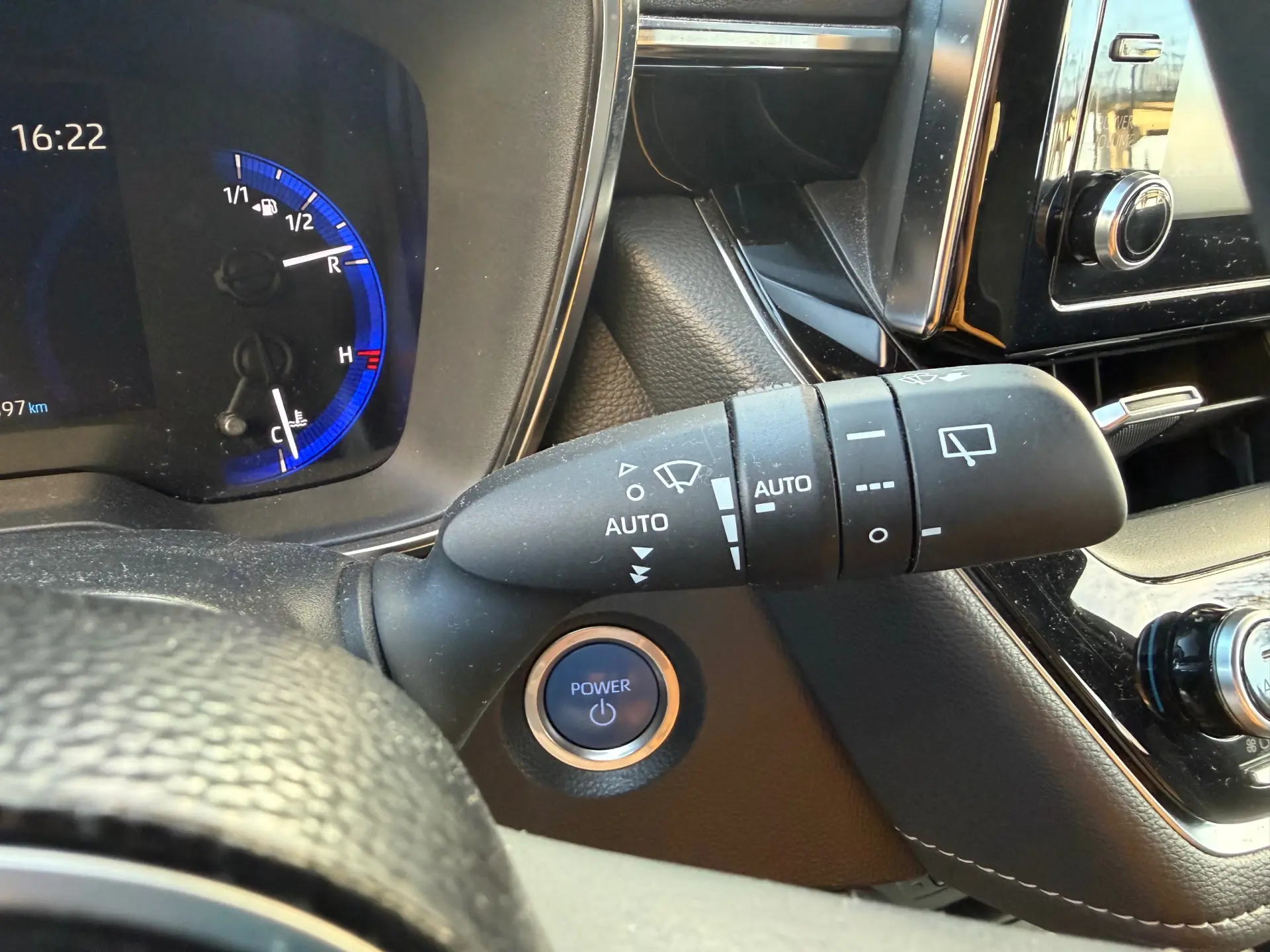 Toyota Corolla 1.8 Hybrid Exclusive 13