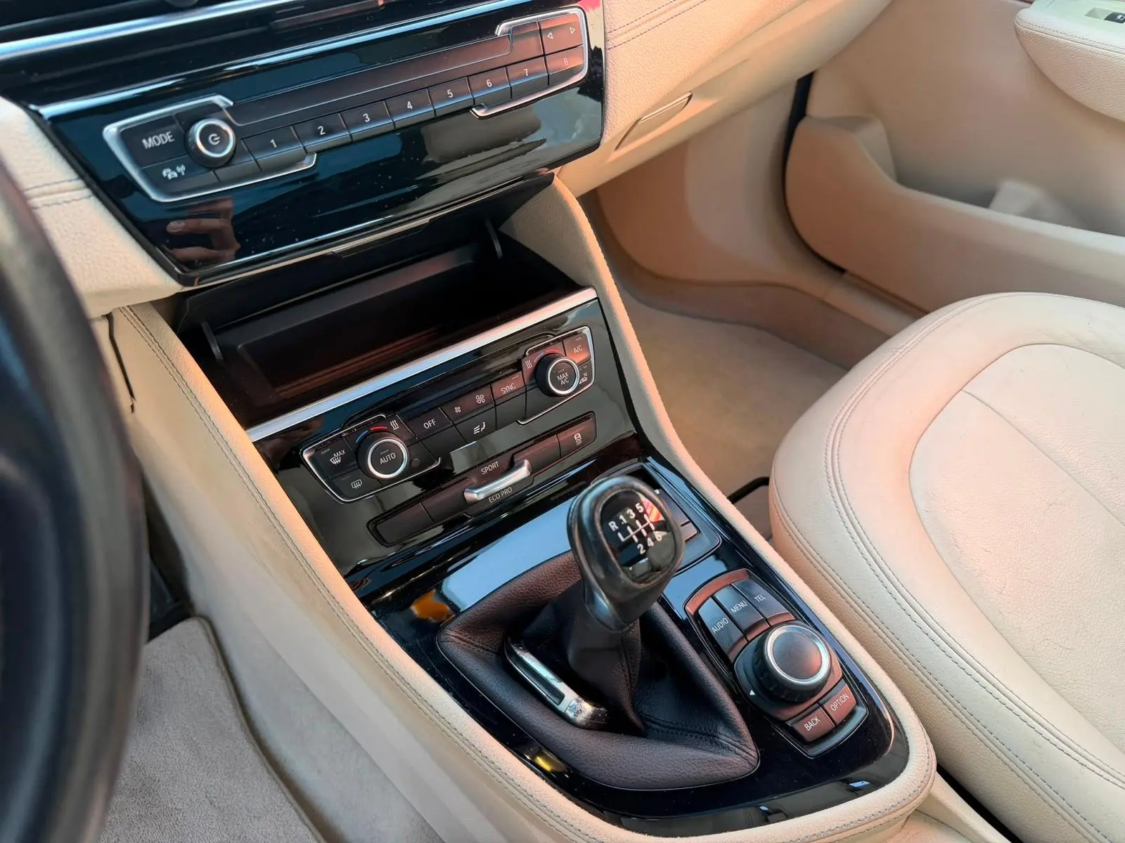 BMW 216 Active Tourer d Line Luxury 11