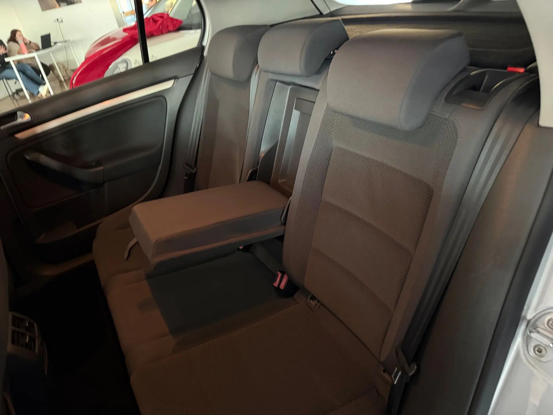Volkswagen Golf 1.6 TDi Confortline 17