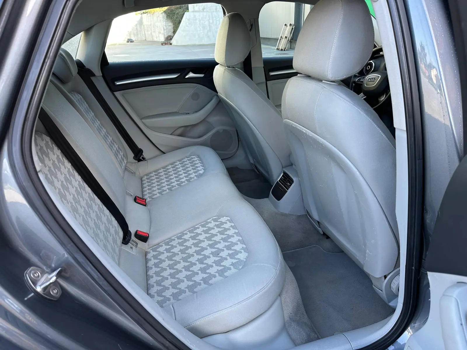 Audi A3 Limousine 1.6 TDI Advance 17