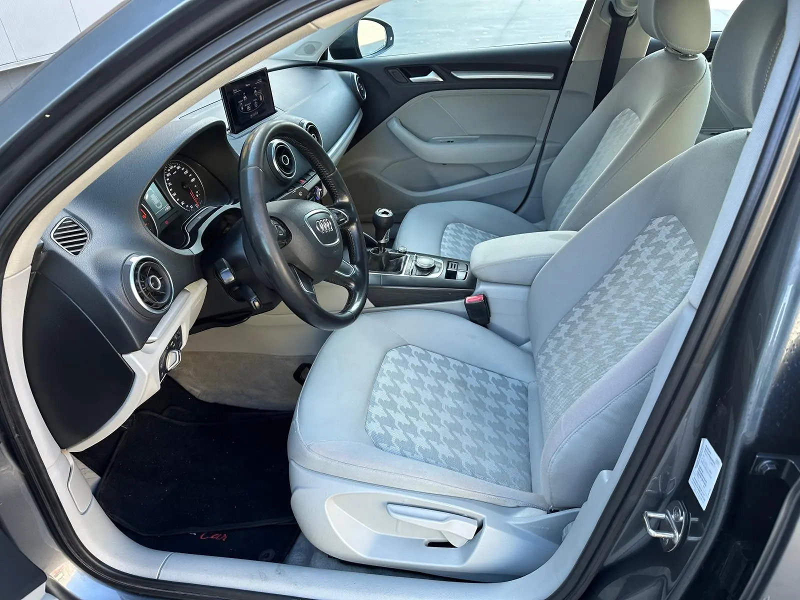 Audi A3 Limousine 1.6 TDI Advance 2