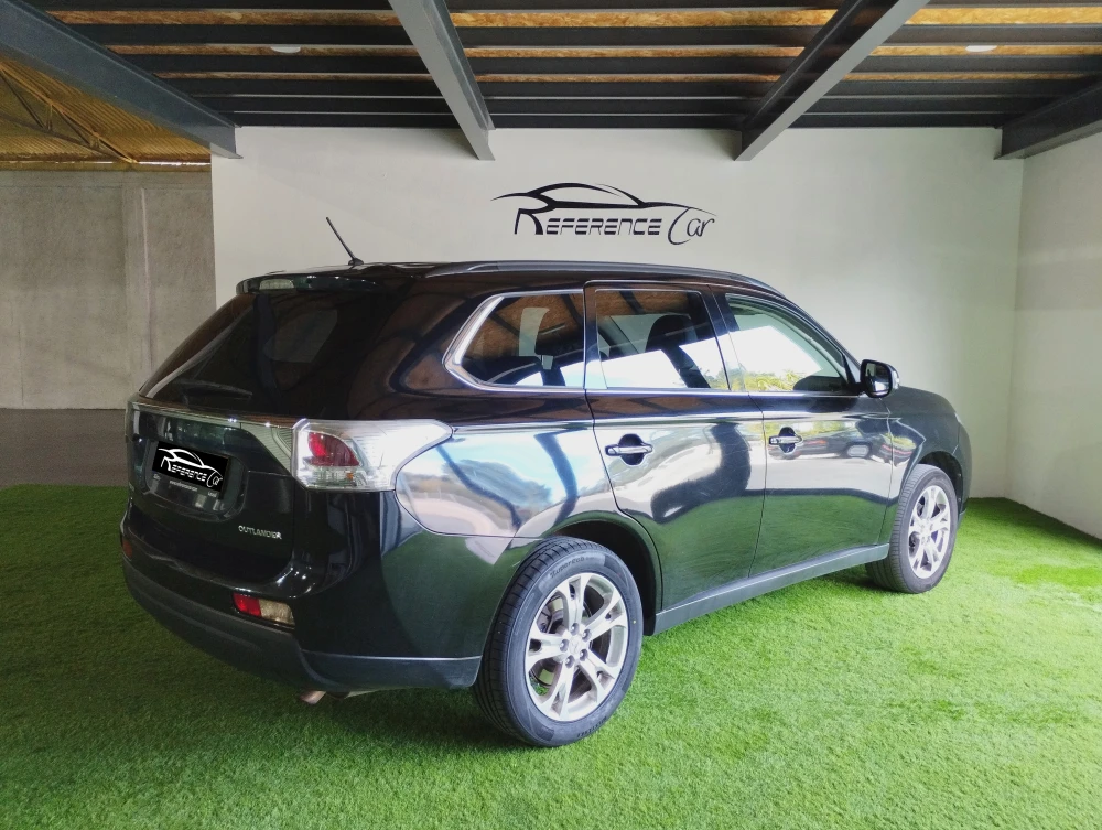 Mitsubishi Outlander 2.2 DI-D Instyle Navi 3