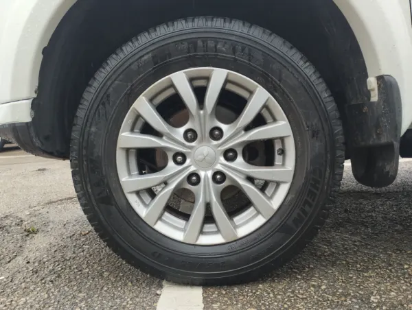 Mitsubishi L200 DiD 6