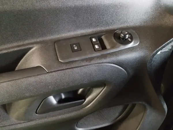 Peugeot Partner 1.5 Blue-HDI Premiun 3Lug 19