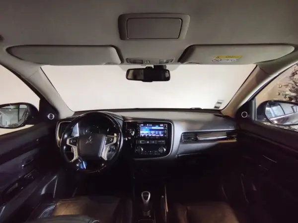Mitsubishi Outlander 2.0 PHEV Instyle Navi 10